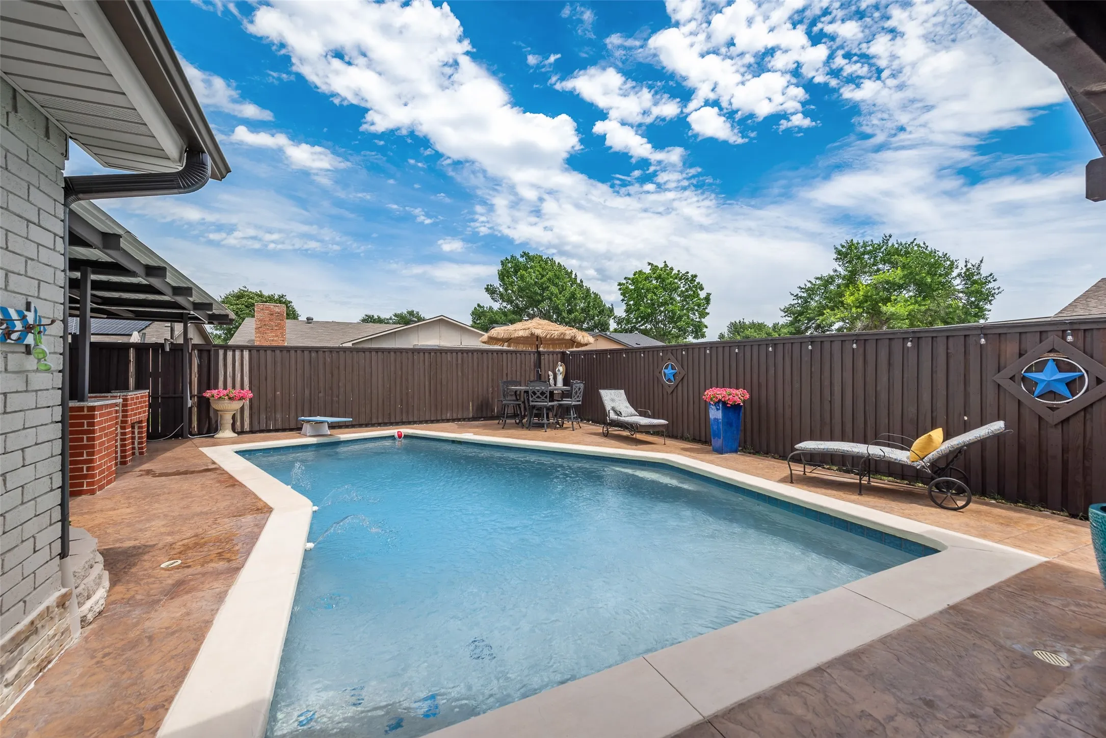 Single Family Residence For Sale in Denton County , 1911 White Rose Lane, Carrollton, Texas 75007, 4 Bedroom, 2 Bathroom, 2 Garage spaces, 2,200 Sqft, built in 1977, Price $549,000, mls#21281515, Real Estate Agent in Carrollton, Homes For Sale in Denton county, Homes For Sale in Carrollton, Realtor in Carrollton Texas, Real Estate Brokerage Independent Realty Texas, Luminita Cordes Realtor
