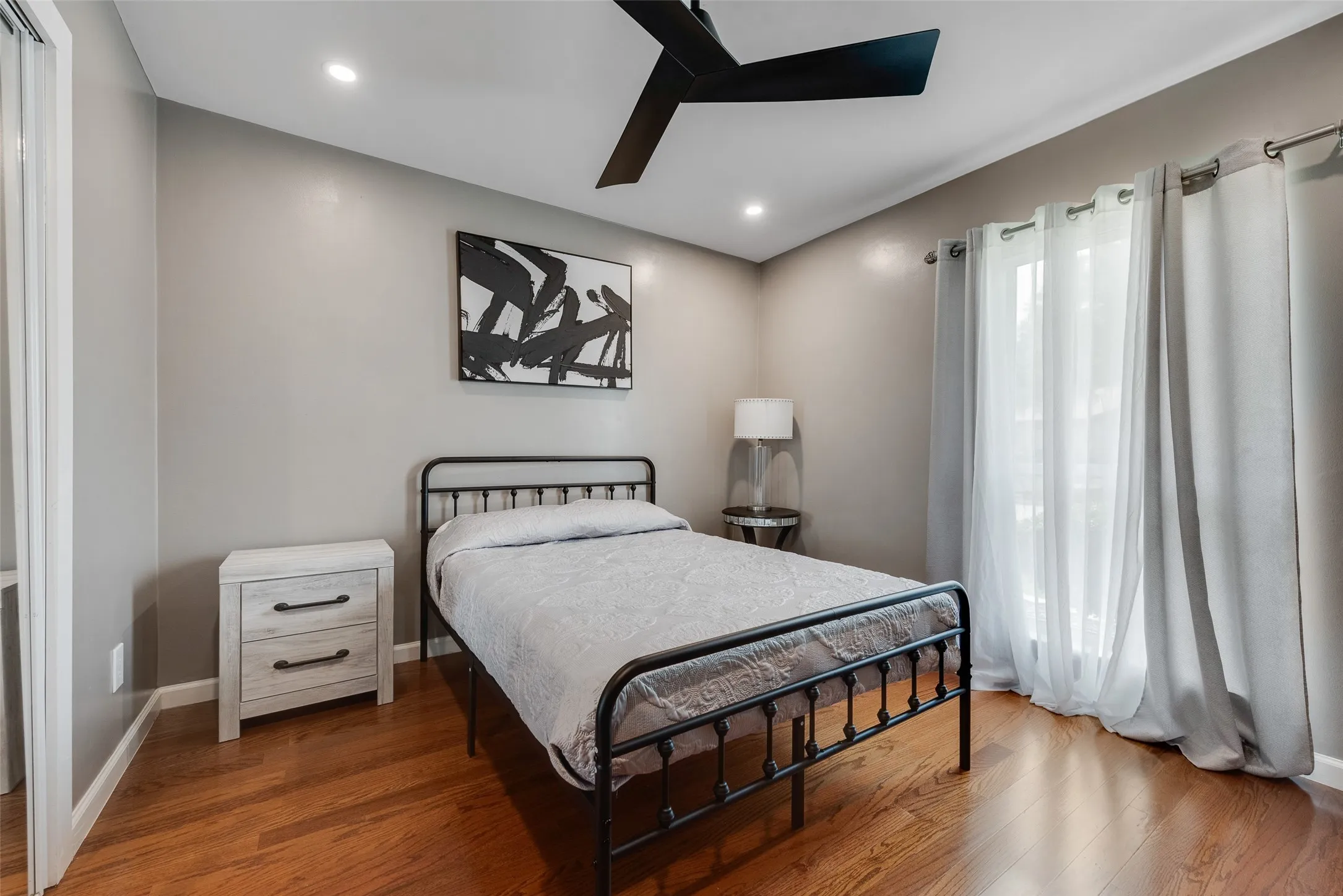Single Family Residence For Sale in Denton County , 1911 White Rose Lane, Carrollton, Texas 75007, 4 Bedroom, 2 Bathroom, 2 Garage spaces, 2,200 Sqft, built in 1977, Price $549,000, mls#21281515, Real Estate Agent in Carrollton, Homes For Sale in Denton county, Homes For Sale in Carrollton, Realtor in Carrollton Texas, Real Estate Brokerage Independent Realty Texas, Luminita Cordes Realtor