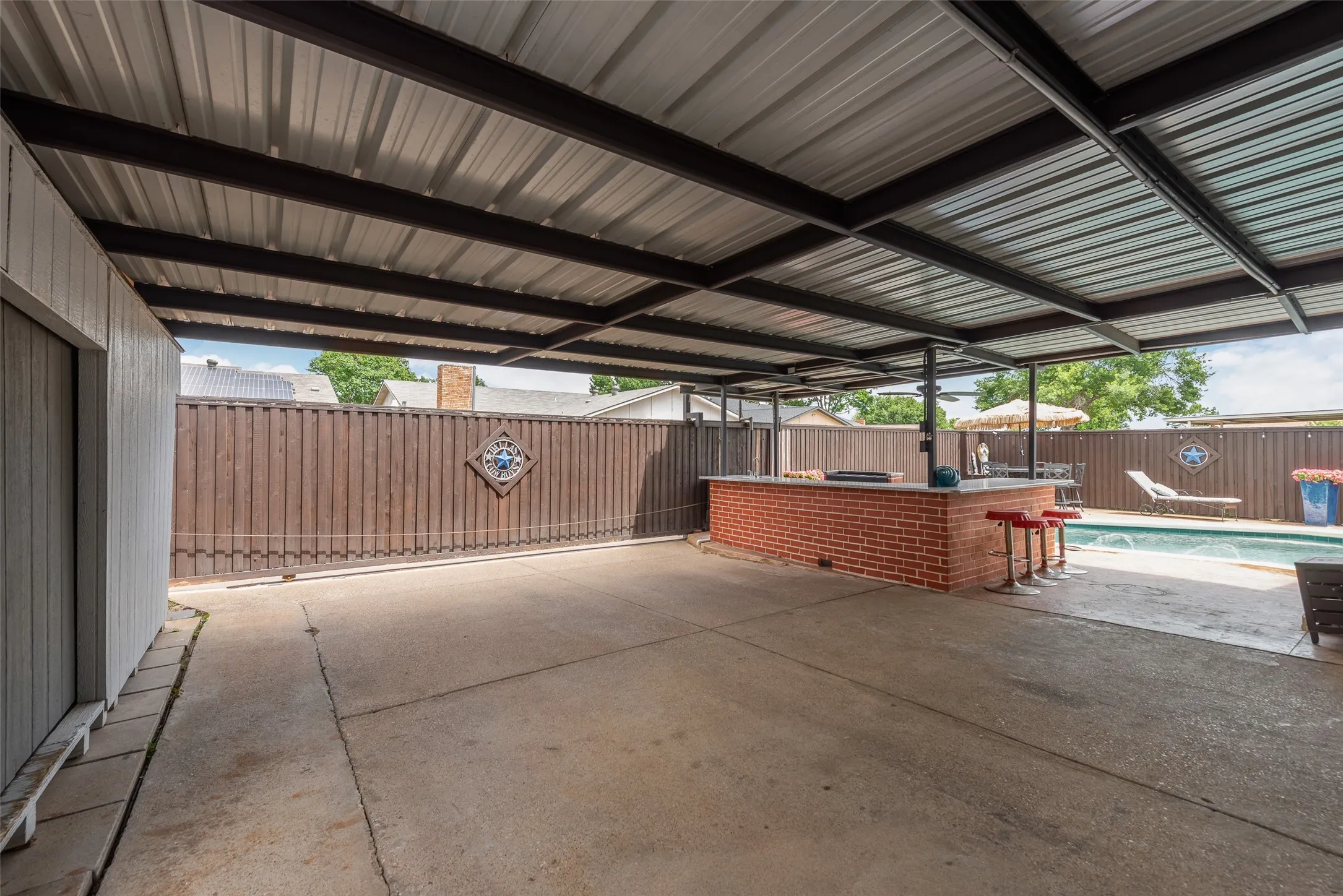 Single Family Residence For Sale in Denton County , 1911 White Rose Lane, Carrollton, Texas 75007, 4 Bedroom, 2 Bathroom, 2 Garage spaces, 2,200 Sqft, built in 1977, Price $549,000, mls#21281515, Real Estate Agent in Carrollton, Homes For Sale in Denton county, Homes For Sale in Carrollton, Realtor in Carrollton Texas, Real Estate Brokerage Independent Realty Texas, Luminita Cordes Realtor