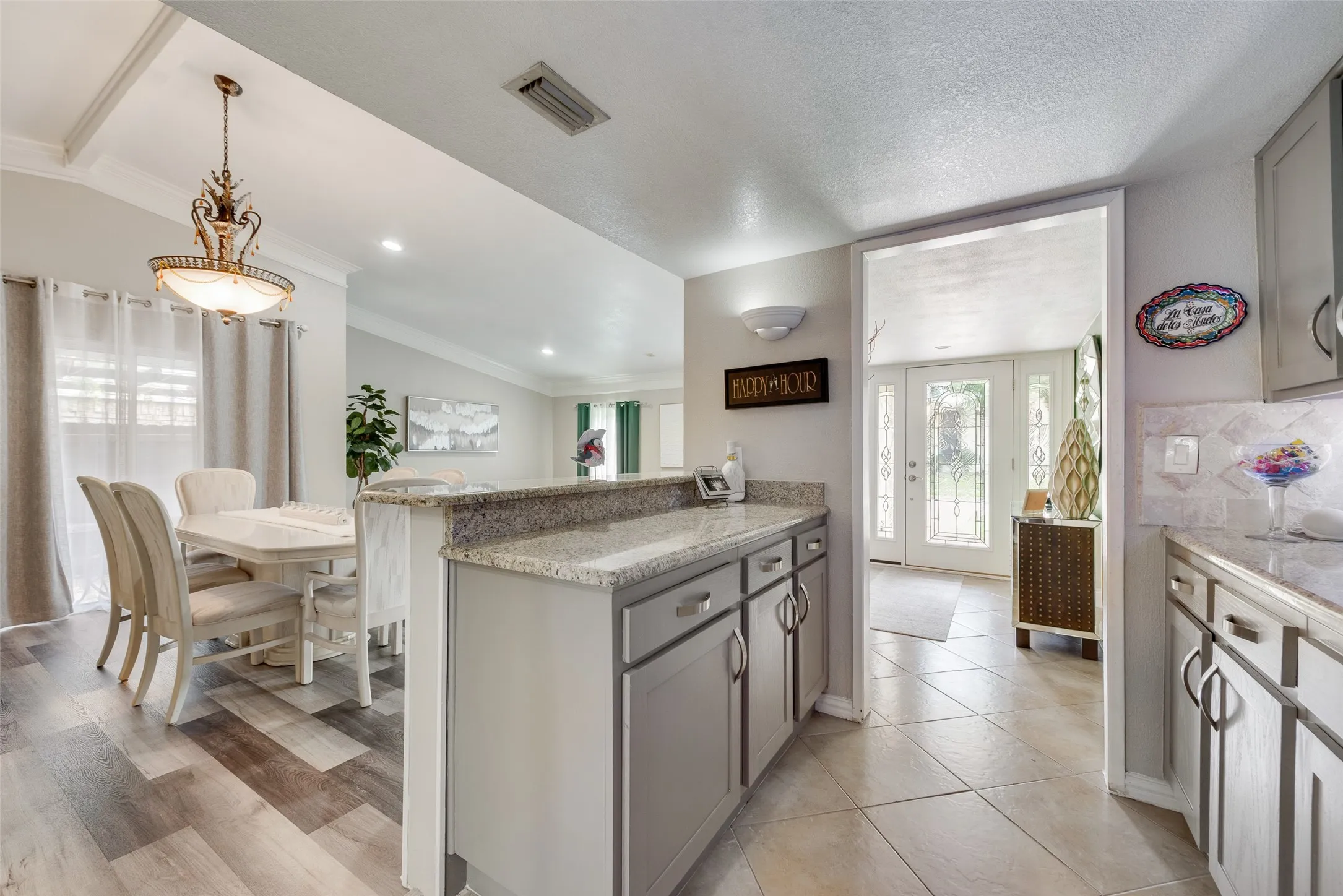 Single Family Residence For Sale in Denton County , 1911 White Rose Lane, Carrollton, Texas 75007, 4 Bedroom, 2 Bathroom, 2 Garage spaces, 2,200 Sqft, built in 1977, Price $549,000, mls#21281515, Real Estate Agent in Carrollton, Homes For Sale in Denton county, Homes For Sale in Carrollton, Realtor in Carrollton Texas, Real Estate Brokerage Independent Realty Texas, Luminita Cordes Realtor