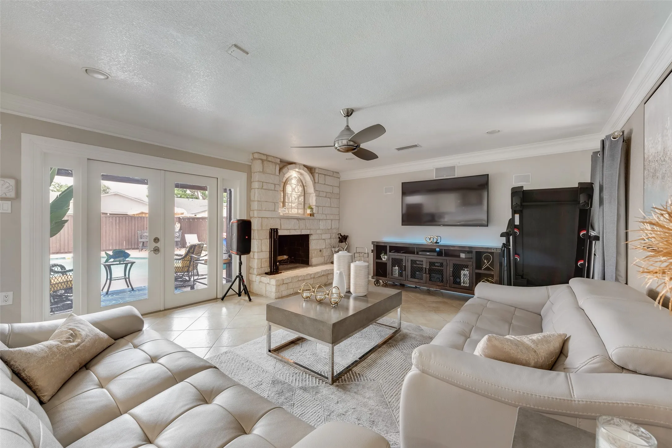 Single Family Residence For Sale in Denton County , 1911 White Rose Lane, Carrollton, Texas 75007, 4 Bedroom, 2 Bathroom, 2 Garage spaces, 2,200 Sqft, built in 1977, Price $549,000, mls#21281515, Real Estate Agent in Carrollton, Homes For Sale in Denton county, Homes For Sale in Carrollton, Realtor in Carrollton Texas, Real Estate Brokerage Independent Realty Texas, Luminita Cordes Realtor