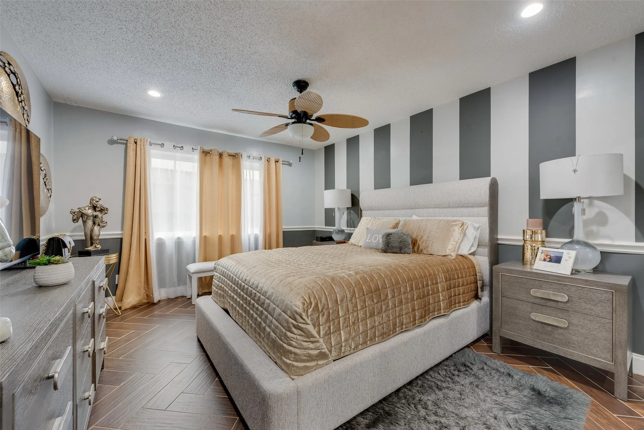 Single Family Residence For Sale in Denton County , 1911 White Rose Lane, Carrollton, Texas 75007, 4 Bedroom, 2 Bathroom, 2 Garage spaces, 2,200 Sqft, built in 1977, Price $549,000, mls#21281515, Real Estate Agent in Carrollton, Homes For Sale in Denton county, Homes For Sale in Carrollton, Realtor in Carrollton Texas, Real Estate Brokerage Independent Realty Texas, Luminita Cordes Realtor
