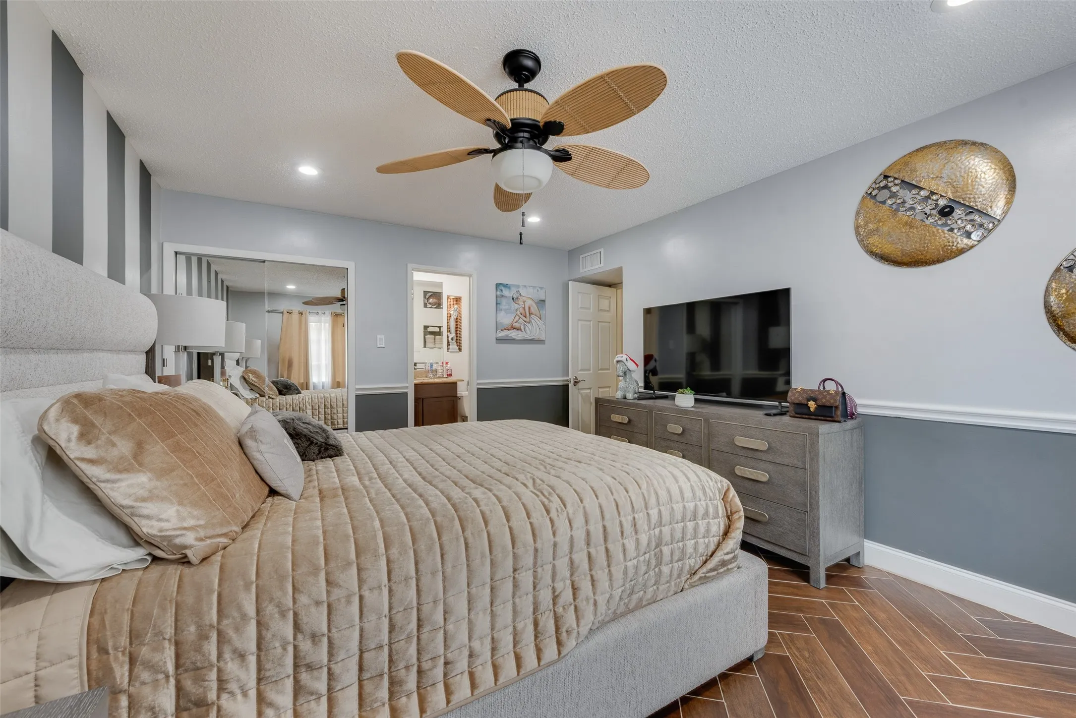 Single Family Residence For Sale in Denton County , 1911 White Rose Lane, Carrollton, Texas 75007, 4 Bedroom, 2 Bathroom, 2 Garage spaces, 2,200 Sqft, built in 1977, Price $549,000, mls#21281515, Real Estate Agent in Carrollton, Homes For Sale in Denton county, Homes For Sale in Carrollton, Realtor in Carrollton Texas, Real Estate Brokerage Independent Realty Texas, Luminita Cordes Realtor