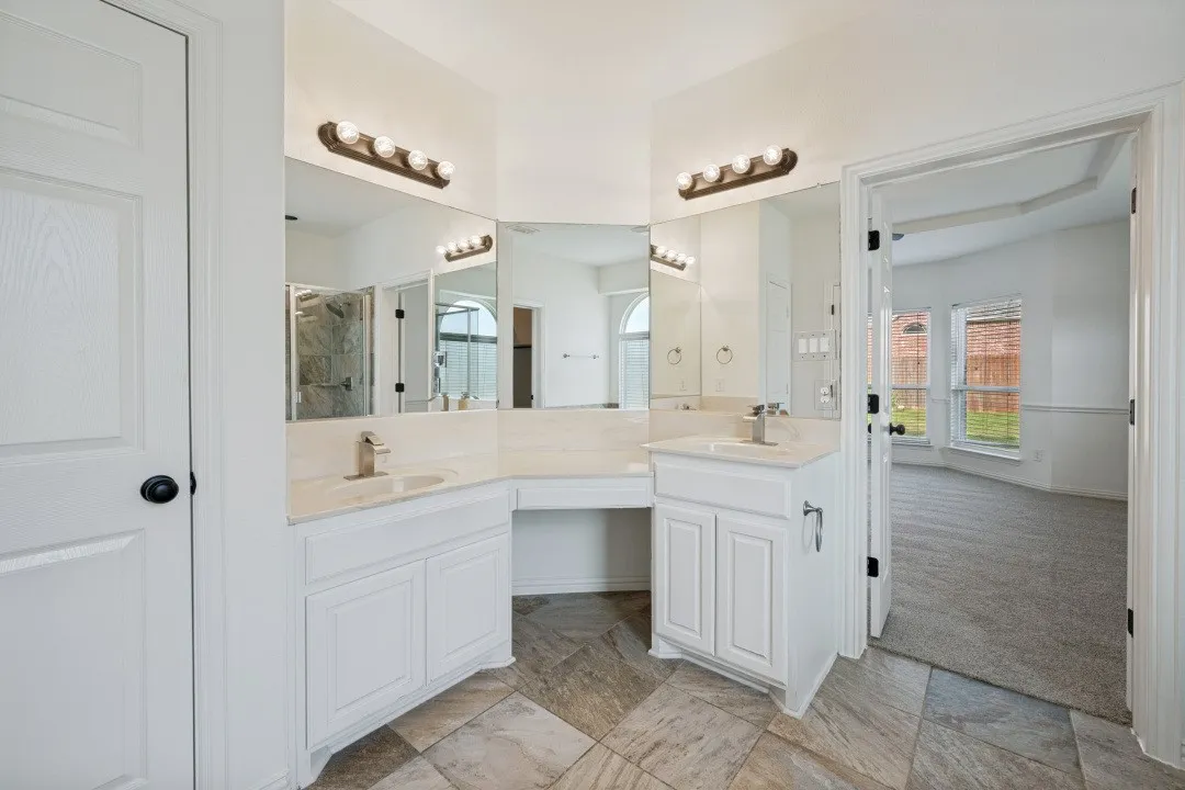 Single Family Residence For Sale in Tarrant County , 233 Chappellet Street, Kennedale, Texas 76060, 5 Bedroom, 4 Bathroom, 2 Garage spaces, 3,684 Sqft, built in 2015, mls#21282434, Real Estate Agent in Kennedale, Homes For Sale in Tarrant county, Homes For Sale in Kennedale, Realtor in Kennedale Texas, Real Estate Brokerage Independent Realty Texas, Luminita Cordes Realtor