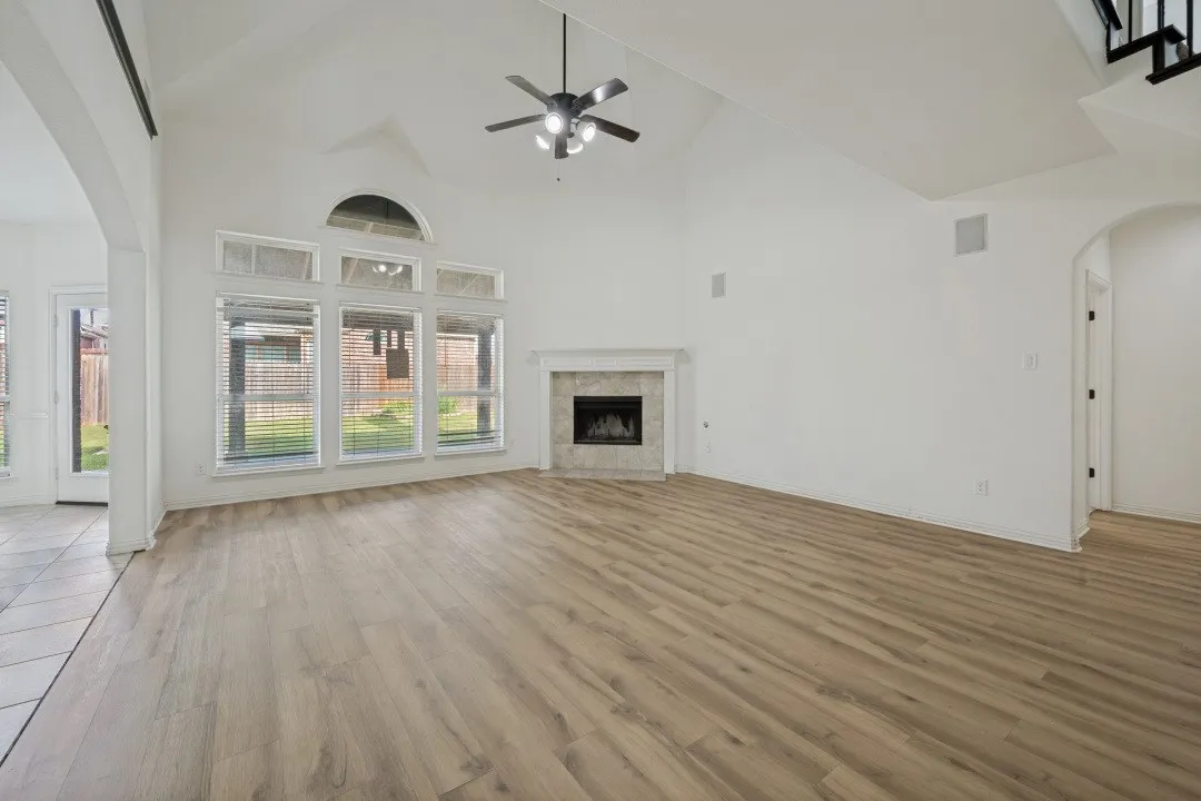Single Family Residence For Sale in Tarrant County , 233 Chappellet Street, Kennedale, Texas 76060, 5 Bedroom, 4 Bathroom, 2 Garage spaces, 3,684 Sqft, built in 2015, mls#21282434, Real Estate Agent in Kennedale, Homes For Sale in Tarrant county, Homes For Sale in Kennedale, Realtor in Kennedale Texas, Real Estate Brokerage Independent Realty Texas, Luminita Cordes Realtor