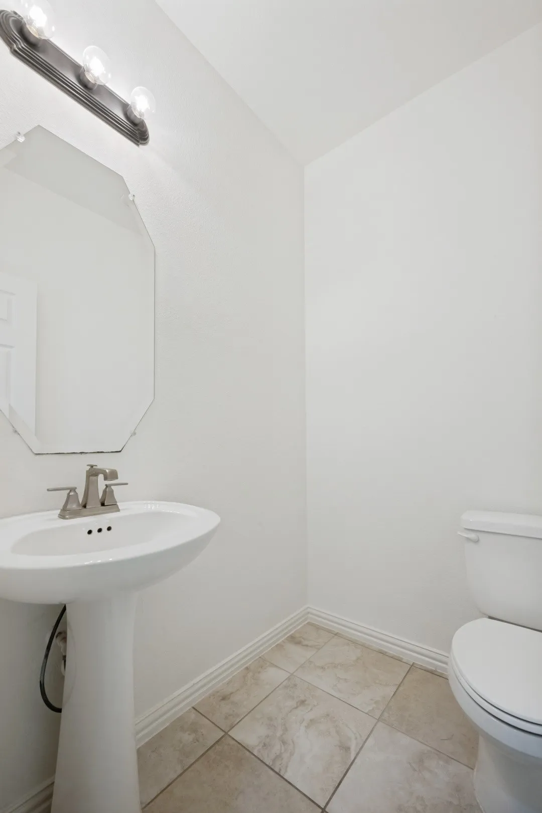 Single Family Residence For Sale in Tarrant County , 233 Chappellet Street, Kennedale, Texas 76060, 5 Bedroom, 4 Bathroom, 2 Garage spaces, 3,684 Sqft, built in 2015, mls#21282434, Real Estate Agent in Kennedale, Homes For Sale in Tarrant county, Homes For Sale in Kennedale, Realtor in Kennedale Texas, Real Estate Brokerage Independent Realty Texas, Luminita Cordes Realtor