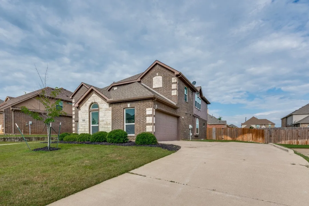 Single Family Residence For Sale in Tarrant County , 233 Chappellet Street, Kennedale, Texas 76060, 5 Bedroom, 4 Bathroom, 2 Garage spaces, 3,684 Sqft, built in 2015, mls#21282434, Real Estate Agent in Kennedale, Homes For Sale in Tarrant county, Homes For Sale in Kennedale, Realtor in Kennedale Texas, Real Estate Brokerage Independent Realty Texas, Luminita Cordes Realtor