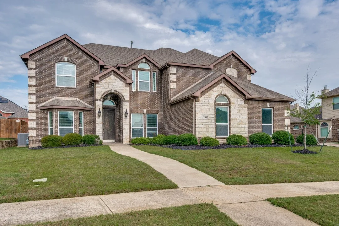 Single Family Residence For Sale in Tarrant County , 233 Chappellet Street, Kennedale, Texas 76060, 5 Bedroom, 4 Bathroom, 2 Garage spaces, 3,684 Sqft, built in 2015, mls#21282434, Real Estate Agent in Kennedale, Homes For Sale in Tarrant county, Homes For Sale in Kennedale, Realtor in Kennedale Texas, Real Estate Brokerage Independent Realty Texas, Luminita Cordes Realtor