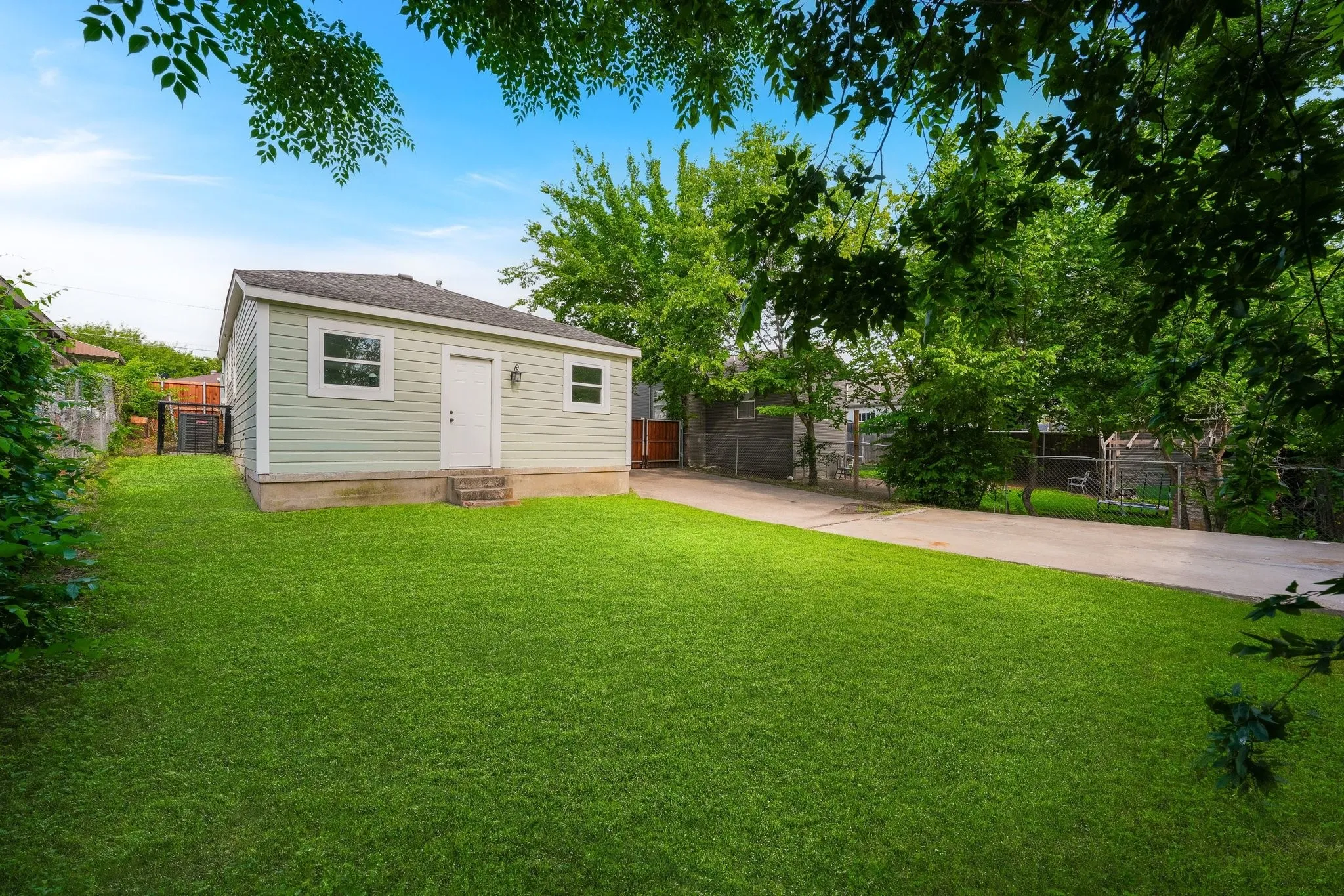 Single Family Residence For Sale in Dallas County , 414 Avenue I, Dallas, Texas 75203, 2 Bedroom, 1 Bathroom, Garage spaces, 1,113 Sqft, built in 1941, mls#21278360, Real Estate Agent in Dallas, Homes For Sale in Dallas county, Homes For Sale in Dallas, Realtor in Dallas Texas, Real Estate Brokerage Independent Realty Texas, Luminita Cordes Realtor