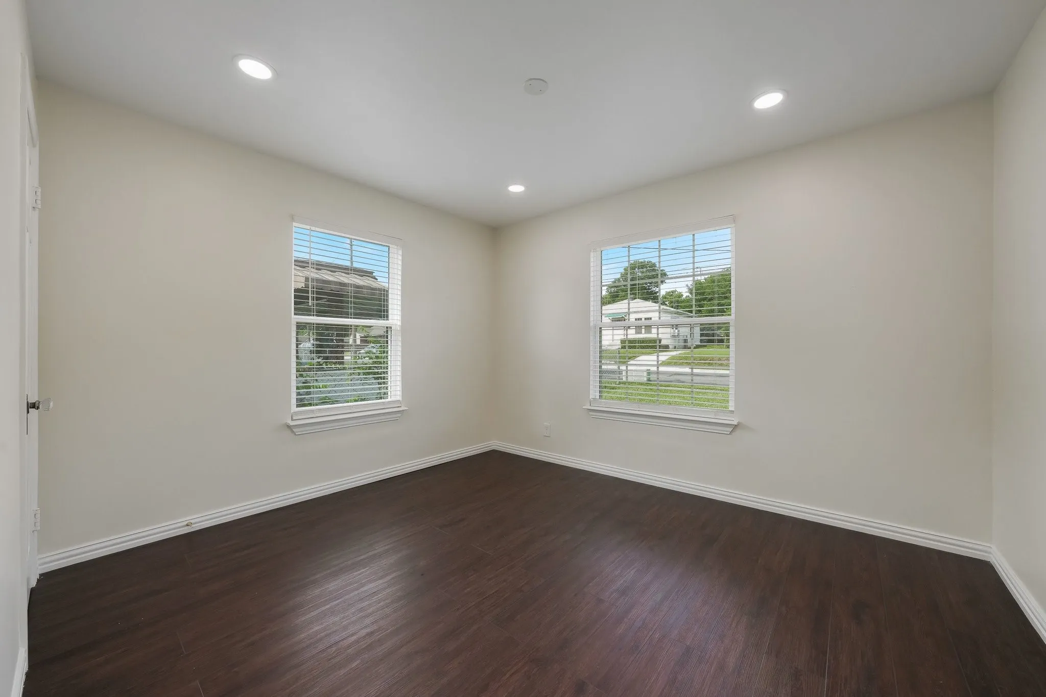Single Family Residence For Sale in Dallas County , 414 Avenue I, Dallas, Texas 75203, 2 Bedroom, 1 Bathroom, Garage spaces, 1,113 Sqft, built in 1941, mls#21278360, Real Estate Agent in Dallas, Homes For Sale in Dallas county, Homes For Sale in Dallas, Realtor in Dallas Texas, Real Estate Brokerage Independent Realty Texas, Luminita Cordes Realtor
