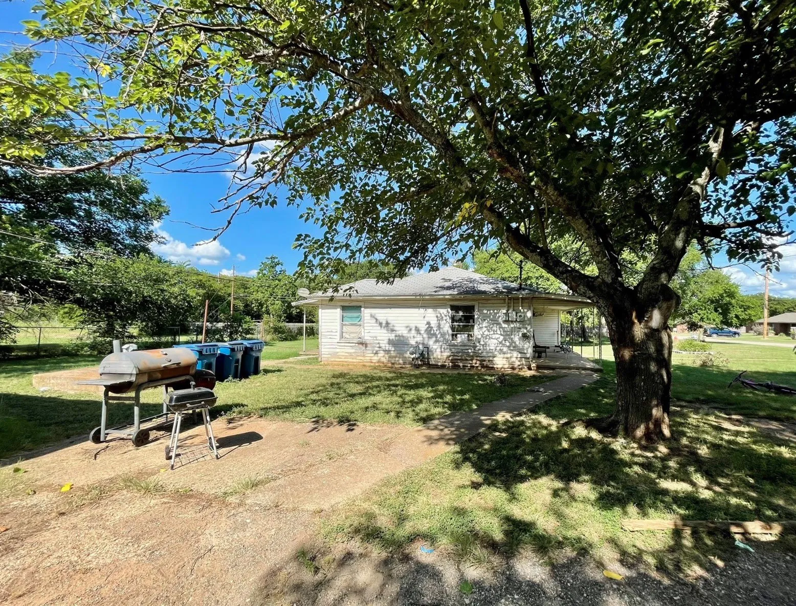 Single Family Residence For Sale in Hill County , 514 W Roosevelt Avenue, Whitney, Texas 76692, 3 Bedrooms, 1 Bathroom, Garage spaces, 1,470 Sqft, built in 0, Price $180,000, mls#21283458, Real Estate Agent in Whitney, Homes For Sale in Hill county, Homes For Sale in Whitney, Realtor in Whitney Texas, Real Estate Brokerage Independent Realty Texas, Luminita Cordes Realtor