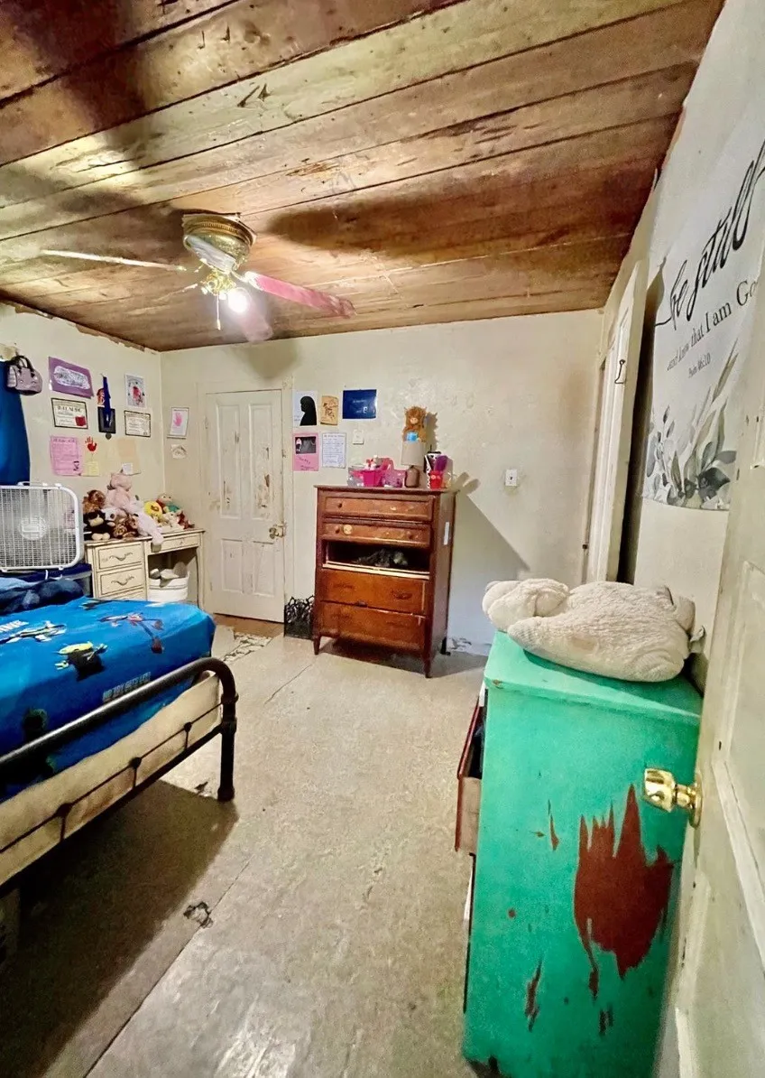 Single Family Residence For Sale in Hill County , 514 W Roosevelt Avenue, Whitney, Texas 76692, 3 Bedrooms, 1 Bathroom, Garage spaces, 1,470 Sqft, built in 0, Price $180,000, mls#21283458, Real Estate Agent in Whitney, Homes For Sale in Hill county, Homes For Sale in Whitney, Realtor in Whitney Texas, Real Estate Brokerage Independent Realty Texas, Luminita Cordes Realtor