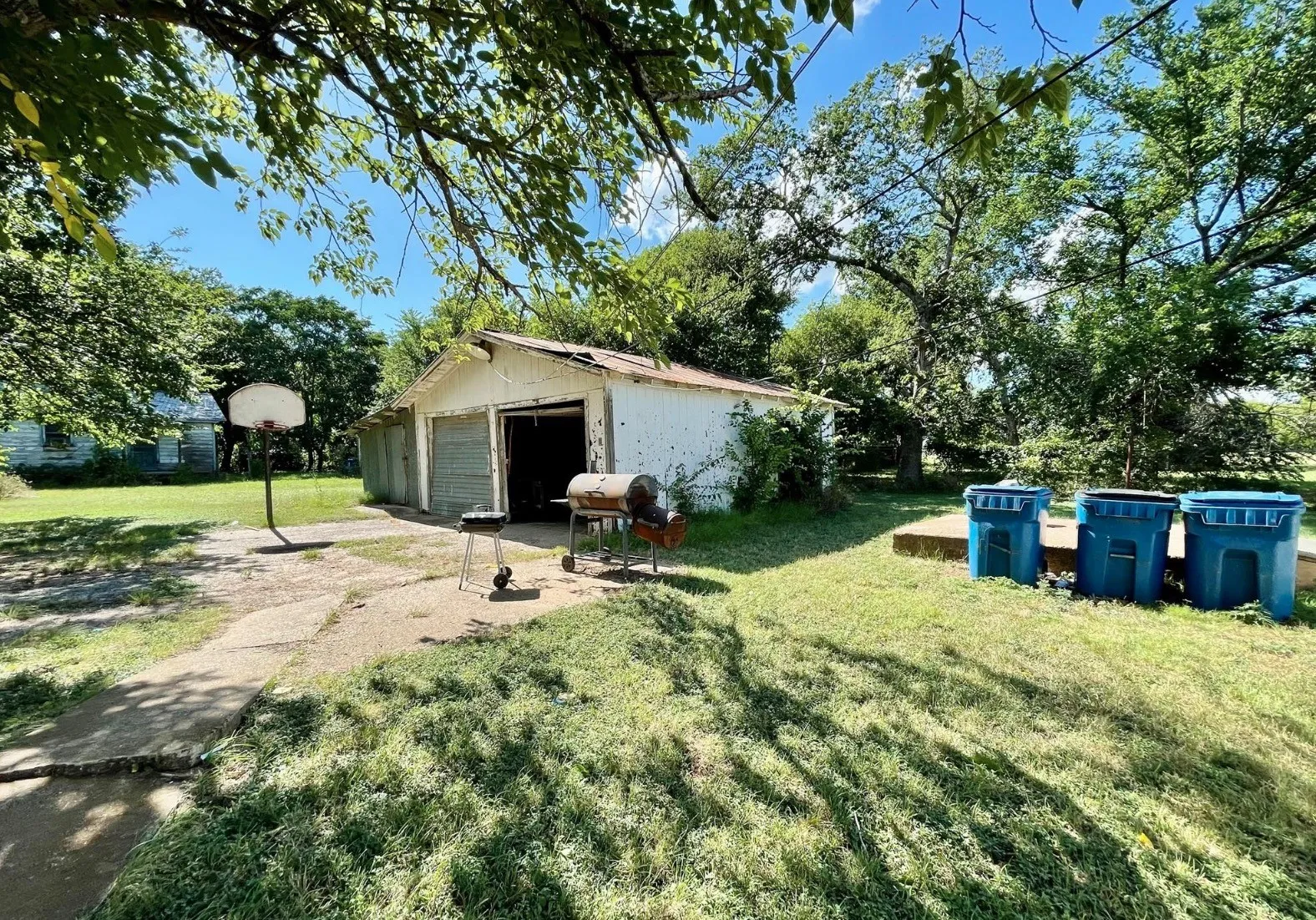 Single Family Residence For Sale in Hill County , 514 W Roosevelt Avenue, Whitney, Texas 76692, 3 Bedrooms, 1 Bathroom, Garage spaces, 1,470 Sqft, built in 0, Price $180,000, mls#21283458, Real Estate Agent in Whitney, Homes For Sale in Hill county, Homes For Sale in Whitney, Realtor in Whitney Texas, Real Estate Brokerage Independent Realty Texas, Luminita Cordes Realtor