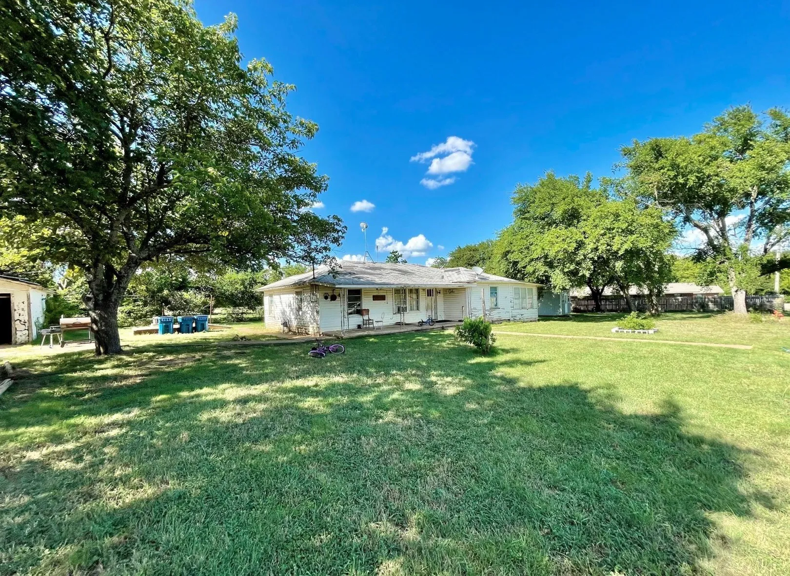 Single Family Residence For Sale in Hill County , 514 W Roosevelt Avenue, Whitney, Texas 76692, 3 Bedrooms, 1 Bathroom, Garage spaces, 1,470 Sqft, built in 0, Price $180,000, mls#21283458, Real Estate Agent in Whitney, Homes For Sale in Hill county, Homes For Sale in Whitney, Realtor in Whitney Texas, Real Estate Brokerage Independent Realty Texas, Luminita Cordes Realtor