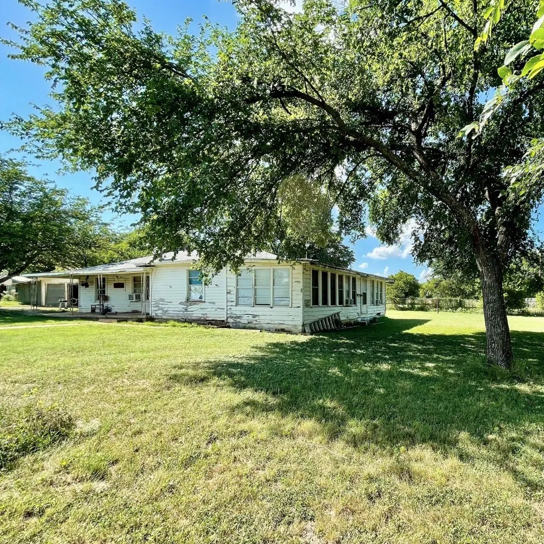 Single Family Residence For Sale in Hill County , 514 W Roosevelt Avenue, Whitney, Texas 76692, 3 Bedrooms, 1 Bathroom, Garage spaces, 1,470 Sqft, built in 0, Price $180,000, mls#21283458, Real Estate Agent in Whitney, Homes For Sale in Hill county, Homes For Sale in Whitney, Realtor in Whitney Texas, Real Estate Brokerage Independent Realty Texas, Luminita Cordes Realtor