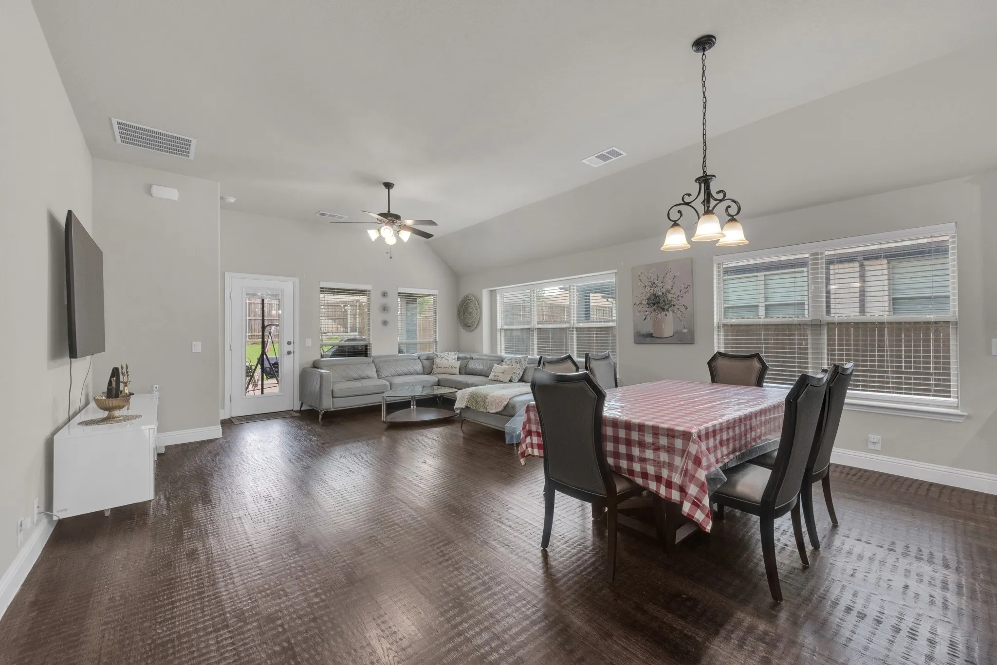 Single Family Residence For Sale in Collin County , 203 Nickolas Drive, Princeton, Texas 75407, 4 Bedroom, 3 Bathroom, 2 Garage spaces, 2,720 Sqft, built in 2021, mls#21283471, Real Estate Agent in Princeton, Homes For Sale in Collin county, Homes For Sale in Princeton, Realtor in Princeton Texas, Real Estate Brokerage Independent Realty Texas, Luminita Cordes Realtor