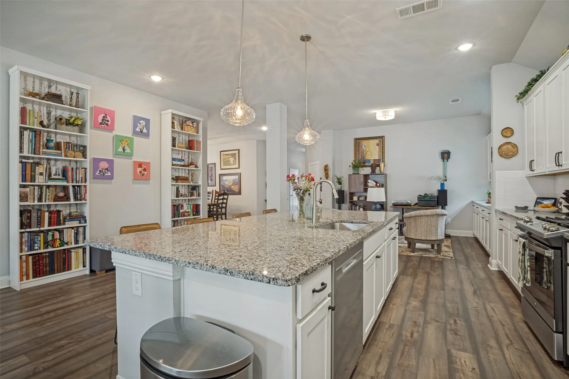 Single Family Residence For Sale in Denton County , 2529 Cobbler Street, Northlake, Texas 76247, 3 Bedroom, 2 Bathroom, 2 Garage spaces, 2,205 Sqft, built in 2020, mls#21283436, Real Estate Agent in Northlake, Homes For Sale in Denton county, Homes For Sale in Northlake, Realtor in Northlake Texas, Real Estate Brokerage Independent Realty Texas, Luminita Cordes Realtor