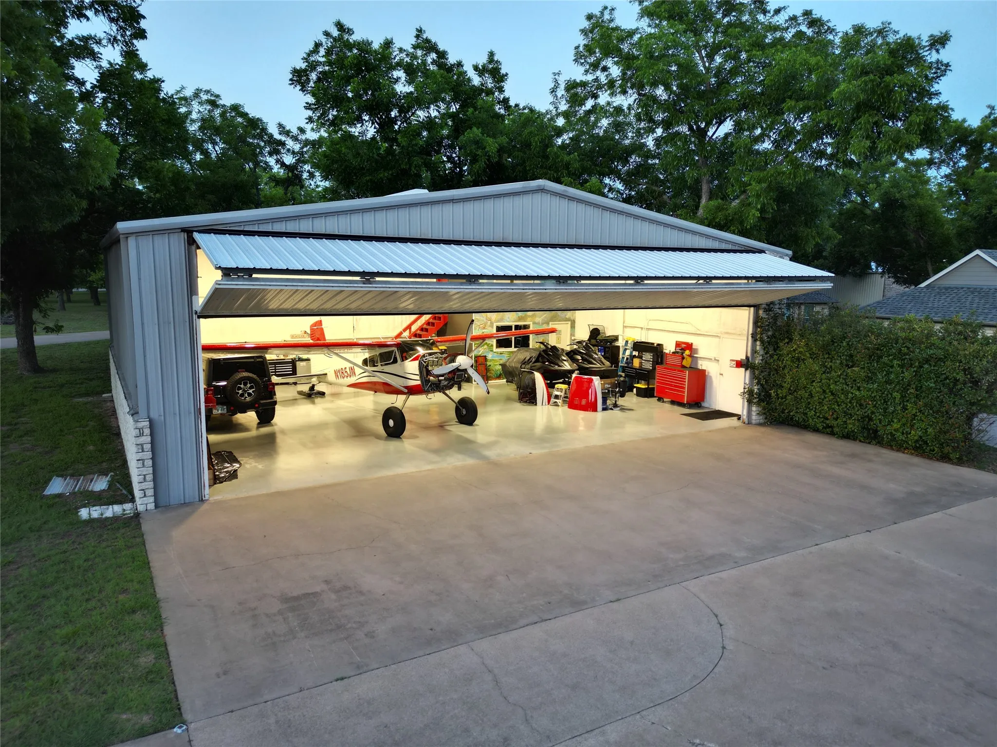 Airplane Hangar