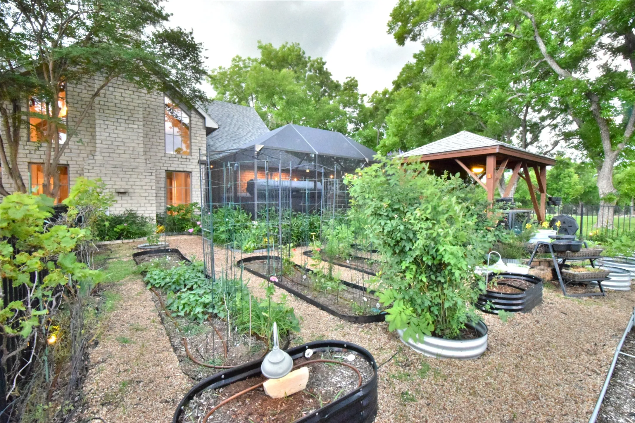 Single Family Residence For Sale in Hood County , 6405 Secretariat Court, Granbury, Texas 76049, 3 Bedroom, 3 Bathroom, 3 Garage spaces, 2,753 Sqft, built in 1996, mls#21283477, Real Estate Agent in Granbury, Homes For Sale in Hood county, Homes For Sale in Granbury, Realtor in Granbury Texas, Real Estate Brokerage Independent Realty Texas, Luminita Cordes Realtor