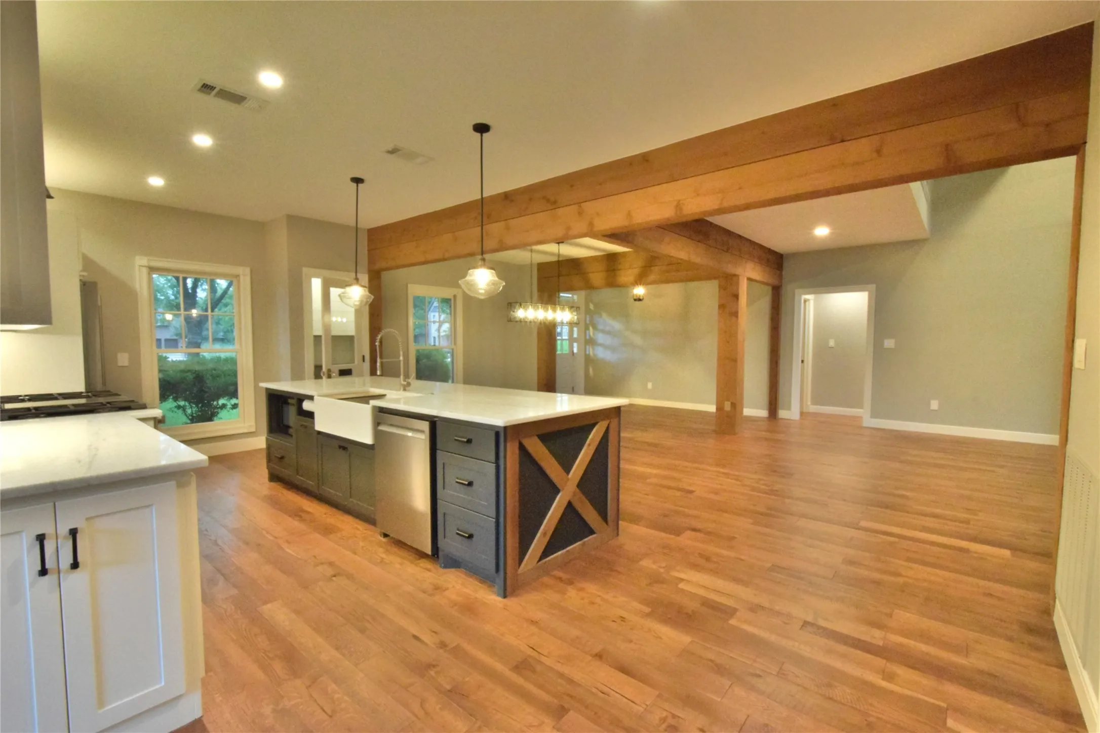 Single Family Residence For Sale in Hood County , 6405 Secretariat Court, Granbury, Texas 76049, 3 Bedroom, 3 Bathroom, 3 Garage spaces, 2,753 Sqft, built in 1996, mls#21283477, Real Estate Agent in Granbury, Homes For Sale in Hood county, Homes For Sale in Granbury, Realtor in Granbury Texas, Real Estate Brokerage Independent Realty Texas, Luminita Cordes Realtor