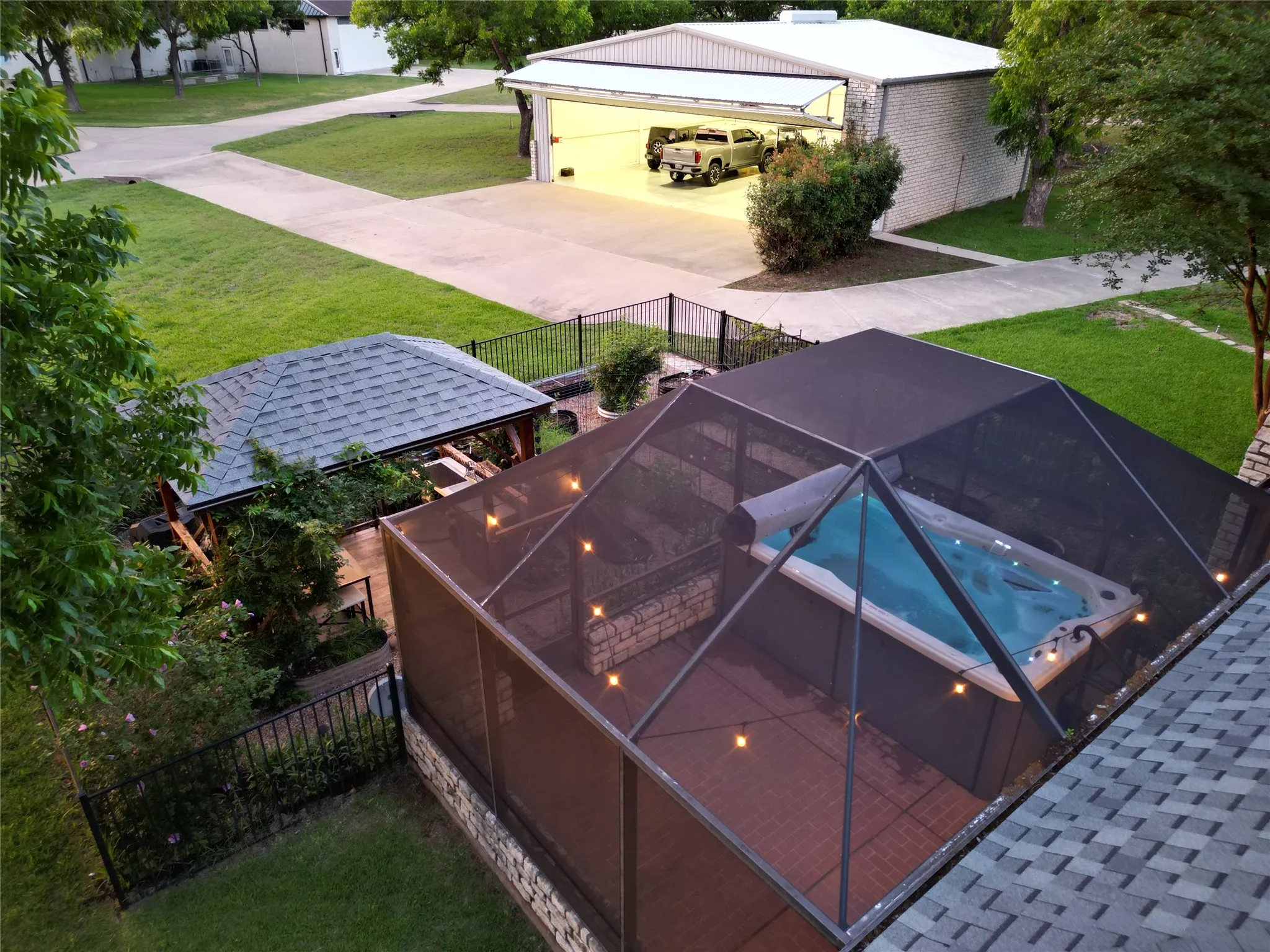 Single Family Residence For Sale in Hood County , 6405 Secretariat Court, Granbury, Texas 76049, 3 Bedroom, 3 Bathroom, 3 Garage spaces, 2,753 Sqft, built in 1996, mls#21283477, Real Estate Agent in Granbury, Homes For Sale in Hood county, Homes For Sale in Granbury, Realtor in Granbury Texas, Real Estate Brokerage Independent Realty Texas, Luminita Cordes Realtor
