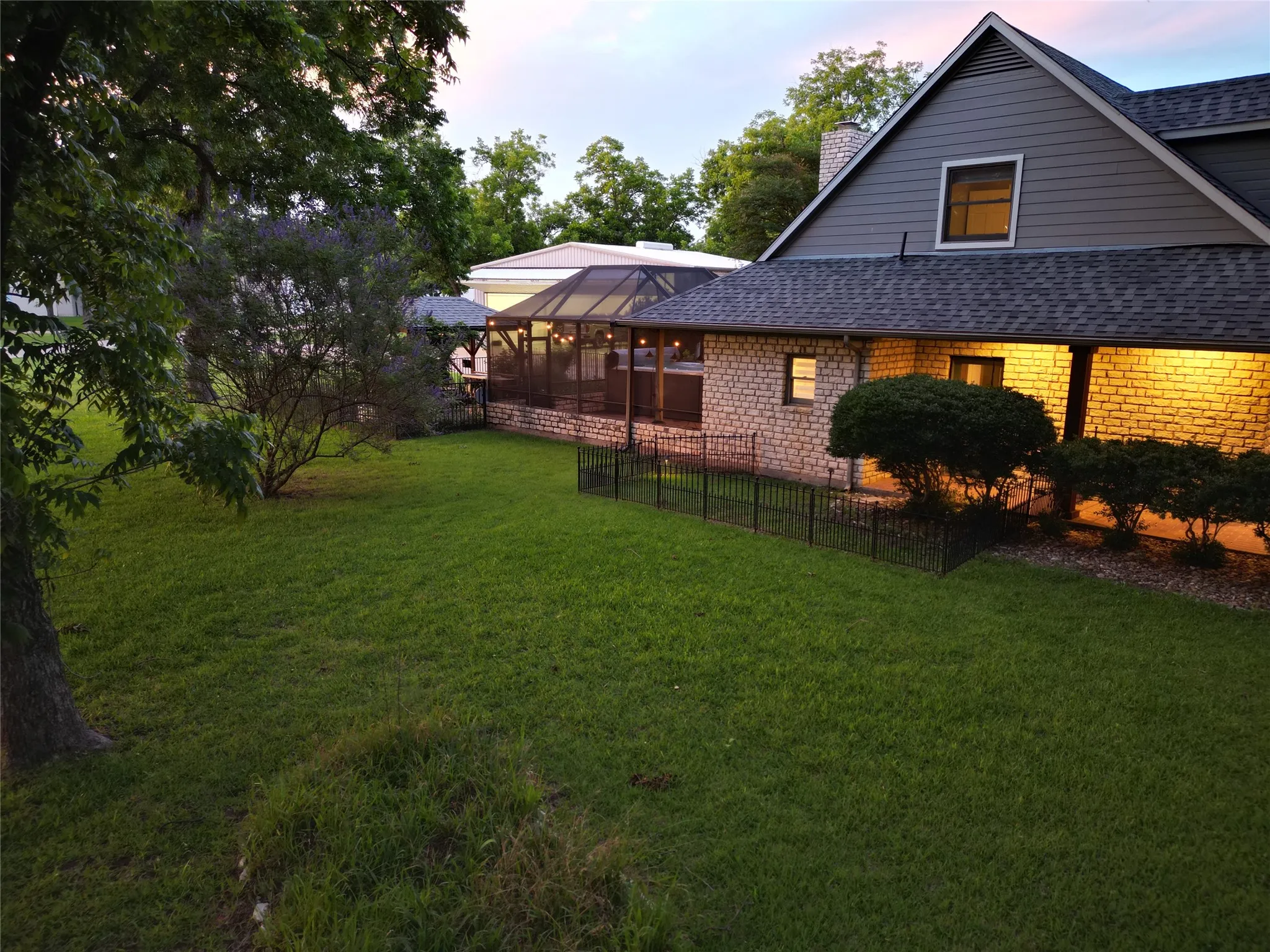 Single Family Residence For Sale in Hood County , 6405 Secretariat Court, Granbury, Texas 76049, 3 Bedroom, 3 Bathroom, 3 Garage spaces, 2,753 Sqft, built in 1996, mls#21283477, Real Estate Agent in Granbury, Homes For Sale in Hood county, Homes For Sale in Granbury, Realtor in Granbury Texas, Real Estate Brokerage Independent Realty Texas, Luminita Cordes Realtor