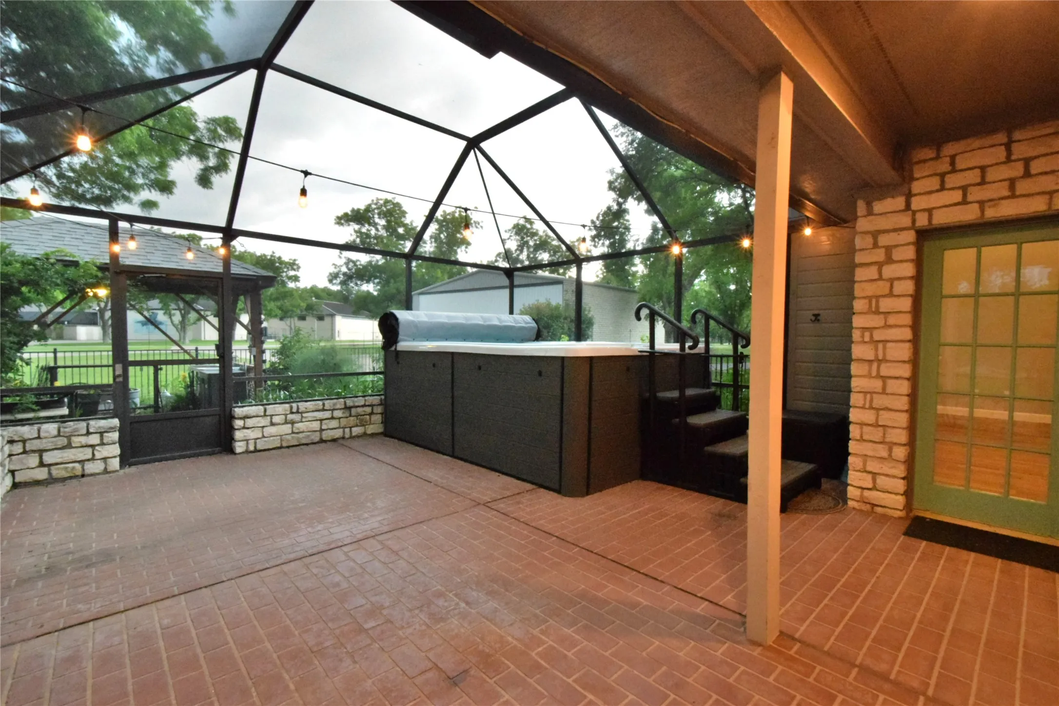 Single Family Residence For Sale in Hood County , 6405 Secretariat Court, Granbury, Texas 76049, 3 Bedroom, 3 Bathroom, 3 Garage spaces, 2,753 Sqft, built in 1996, mls#21283477, Real Estate Agent in Granbury, Homes For Sale in Hood county, Homes For Sale in Granbury, Realtor in Granbury Texas, Real Estate Brokerage Independent Realty Texas, Luminita Cordes Realtor