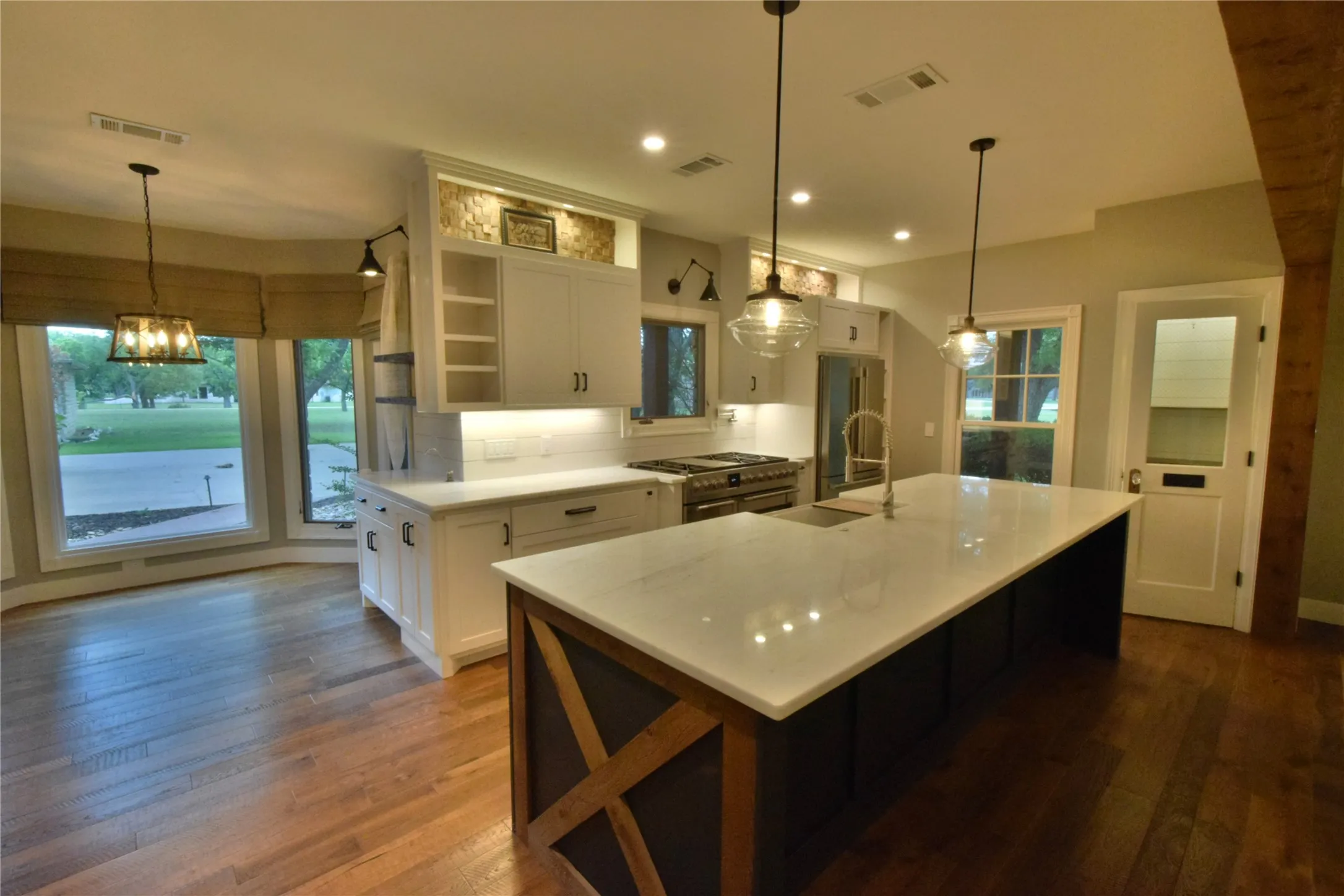 Single Family Residence For Sale in Hood County , 6405 Secretariat Court, Granbury, Texas 76049, 3 Bedroom, 3 Bathroom, 3 Garage spaces, 2,753 Sqft, built in 1996, mls#21283477, Real Estate Agent in Granbury, Homes For Sale in Hood county, Homes For Sale in Granbury, Realtor in Granbury Texas, Real Estate Brokerage Independent Realty Texas, Luminita Cordes Realtor