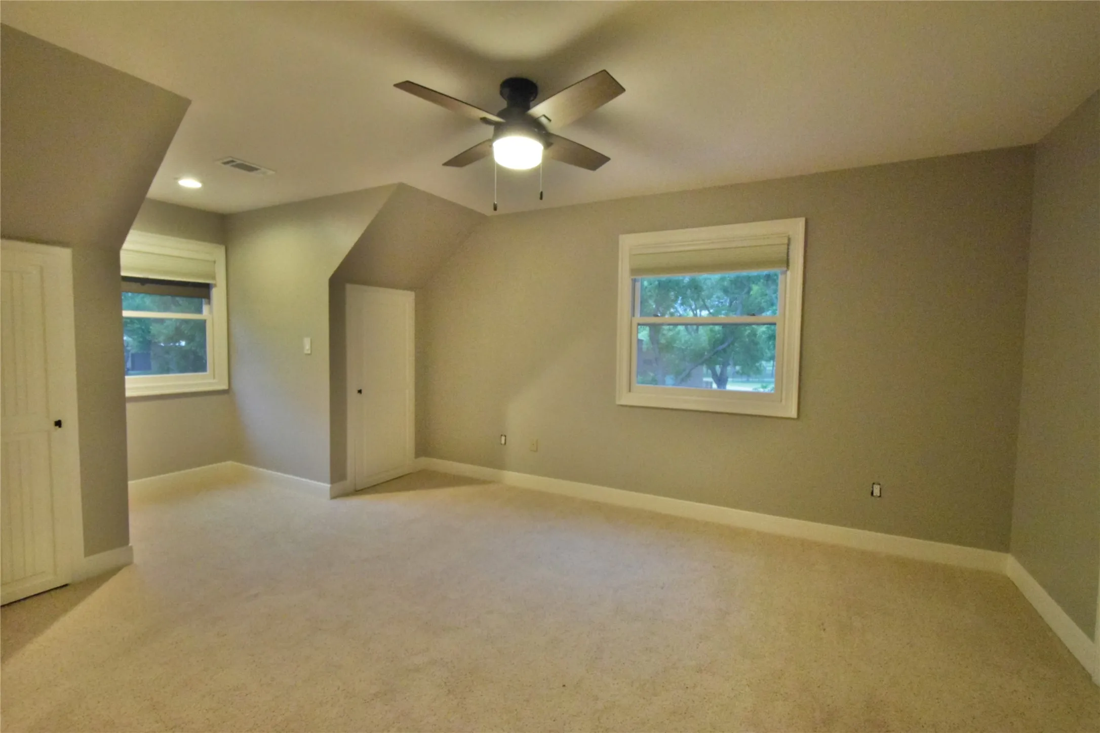 Single Family Residence For Sale in Hood County , 6405 Secretariat Court, Granbury, Texas 76049, 3 Bedroom, 3 Bathroom, 3 Garage spaces, 2,753 Sqft, built in 1996, mls#21283477, Real Estate Agent in Granbury, Homes For Sale in Hood county, Homes For Sale in Granbury, Realtor in Granbury Texas, Real Estate Brokerage Independent Realty Texas, Luminita Cordes Realtor