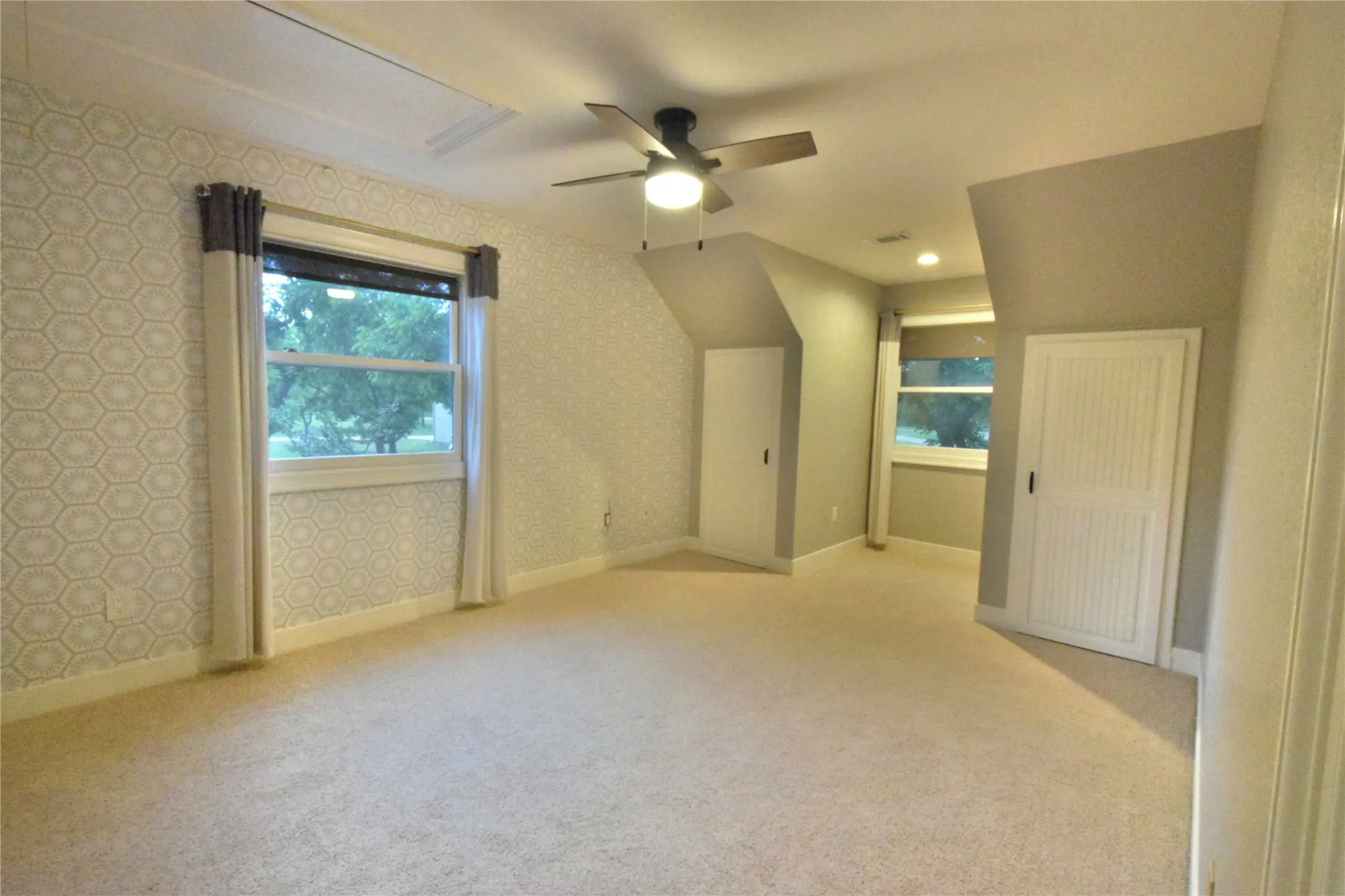 Single Family Residence For Sale in Hood County , 6405 Secretariat Court, Granbury, Texas 76049, 3 Bedroom, 3 Bathroom, 3 Garage spaces, 2,753 Sqft, built in 1996, mls#21283477, Real Estate Agent in Granbury, Homes For Sale in Hood county, Homes For Sale in Granbury, Realtor in Granbury Texas, Real Estate Brokerage Independent Realty Texas, Luminita Cordes Realtor