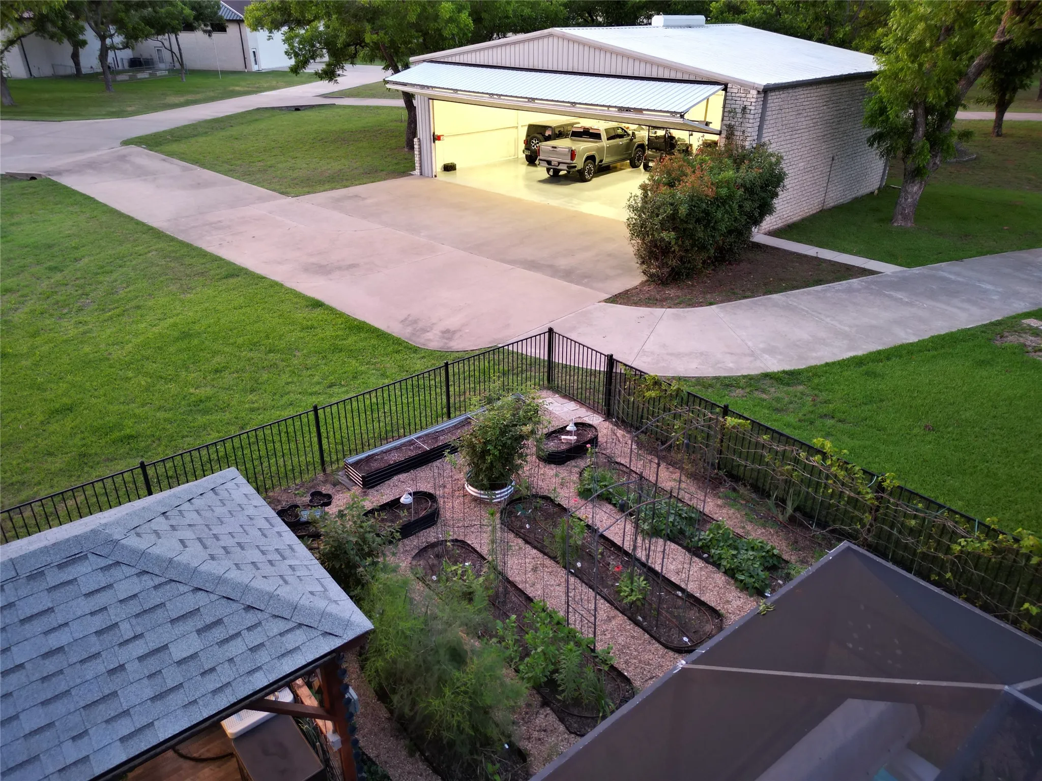 Single Family Residence For Sale in Hood County , 6405 Secretariat Court, Granbury, Texas 76049, 3 Bedroom, 3 Bathroom, 3 Garage spaces, 2,753 Sqft, built in 1996, mls#21283477, Real Estate Agent in Granbury, Homes For Sale in Hood county, Homes For Sale in Granbury, Realtor in Granbury Texas, Real Estate Brokerage Independent Realty Texas, Luminita Cordes Realtor