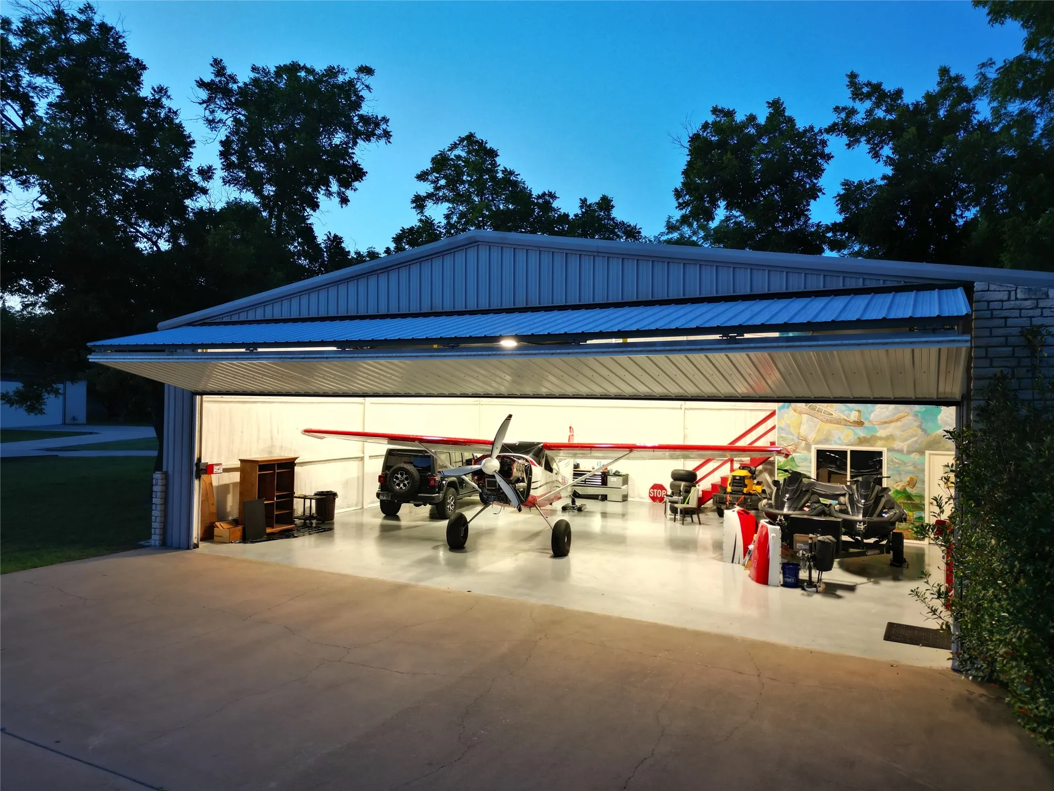 Airplane Hangar
