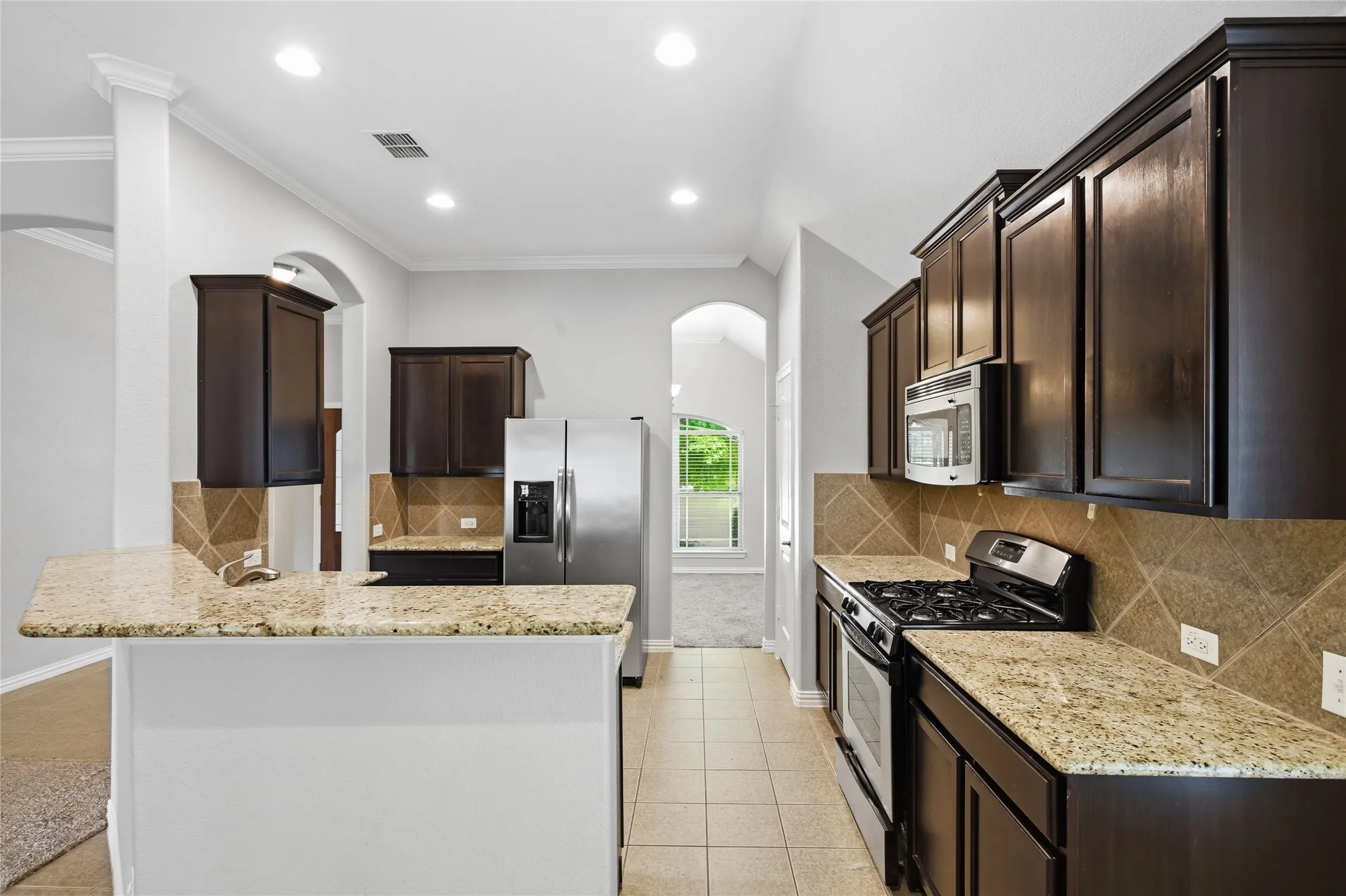 Single Family Residence For Sale in Tarrant County , 14313 Mariposa Lily Lane, Fort Worth, Texas 76052, 3 Bedroom, 2 Bathroom, 2 Garage spaces, 1,800 Sqft, built in 2012, mls#21281981, Real Estate Agent in Fort Worth, Homes For Sale in Tarrant county, Homes For Sale in Fort Worth, Realtor in Fort Worth Texas, Real Estate Brokerage Independent Realty Texas, Luminita Cordes Realtor