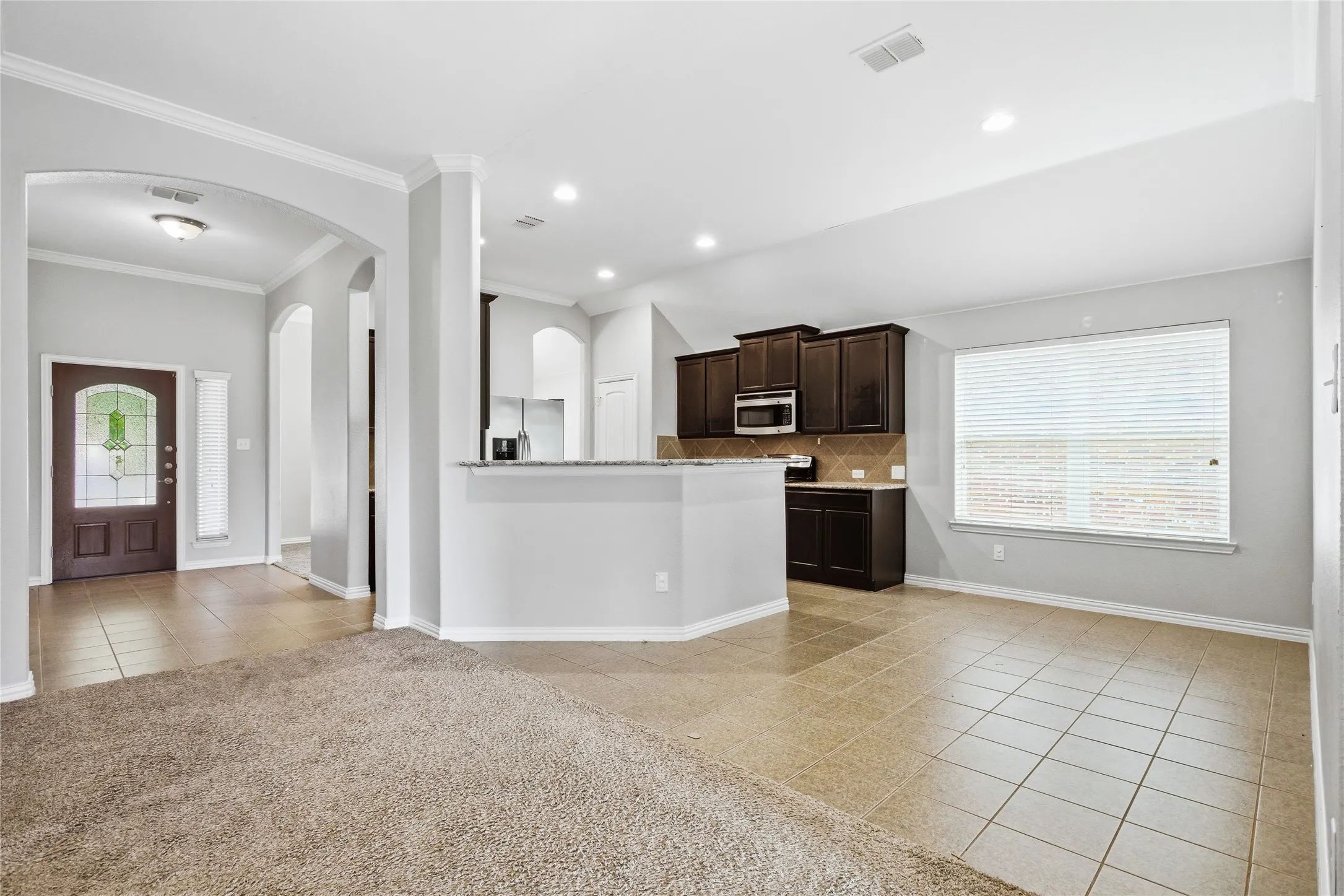 Single Family Residence For Sale in Tarrant County , 14313 Mariposa Lily Lane, Fort Worth, Texas 76052, 3 Bedroom, 2 Bathroom, 2 Garage spaces, 1,800 Sqft, built in 2012, mls#21281981, Real Estate Agent in Fort Worth, Homes For Sale in Tarrant county, Homes For Sale in Fort Worth, Realtor in Fort Worth Texas, Real Estate Brokerage Independent Realty Texas, Luminita Cordes Realtor