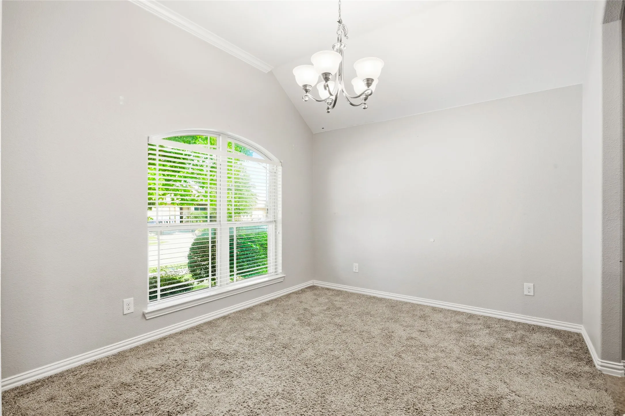 Single Family Residence For Sale in Tarrant County , 14313 Mariposa Lily Lane, Fort Worth, Texas 76052, 3 Bedroom, 2 Bathroom, 2 Garage spaces, 1,800 Sqft, built in 2012, mls#21281981, Real Estate Agent in Fort Worth, Homes For Sale in Tarrant county, Homes For Sale in Fort Worth, Realtor in Fort Worth Texas, Real Estate Brokerage Independent Realty Texas, Luminita Cordes Realtor