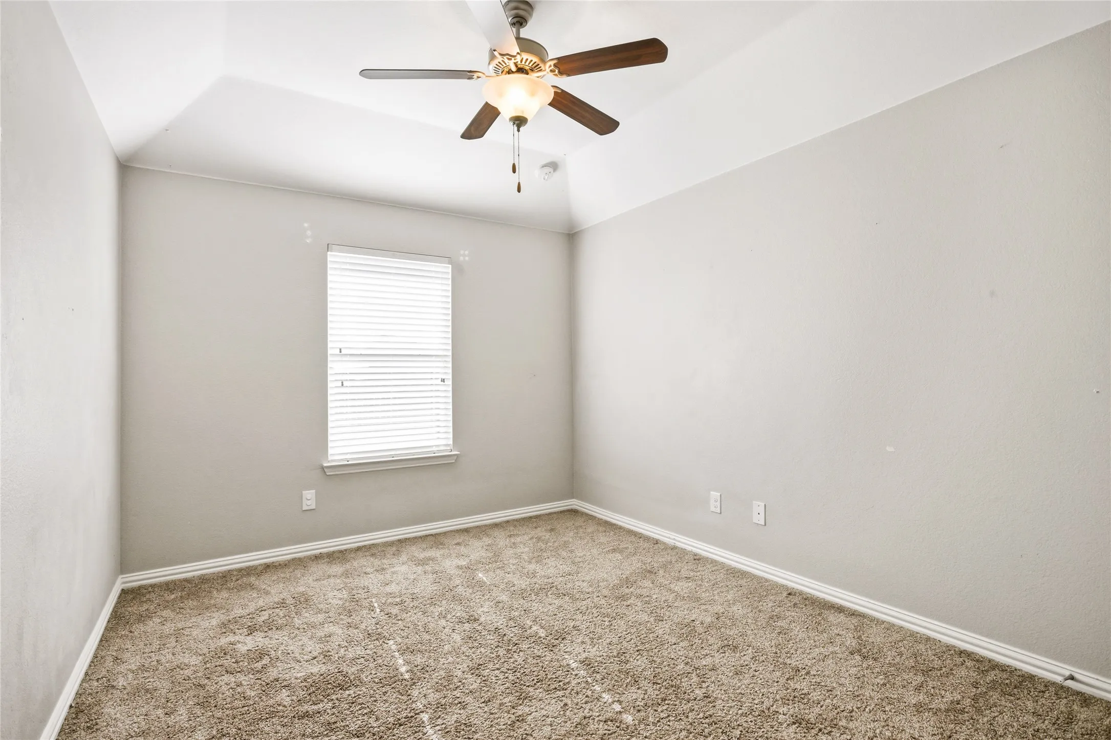 Single Family Residence For Sale in Tarrant County , 14313 Mariposa Lily Lane, Fort Worth, Texas 76052, 3 Bedroom, 2 Bathroom, 2 Garage spaces, 1,800 Sqft, built in 2012, mls#21281981, Real Estate Agent in Fort Worth, Homes For Sale in Tarrant county, Homes For Sale in Fort Worth, Realtor in Fort Worth Texas, Real Estate Brokerage Independent Realty Texas, Luminita Cordes Realtor
