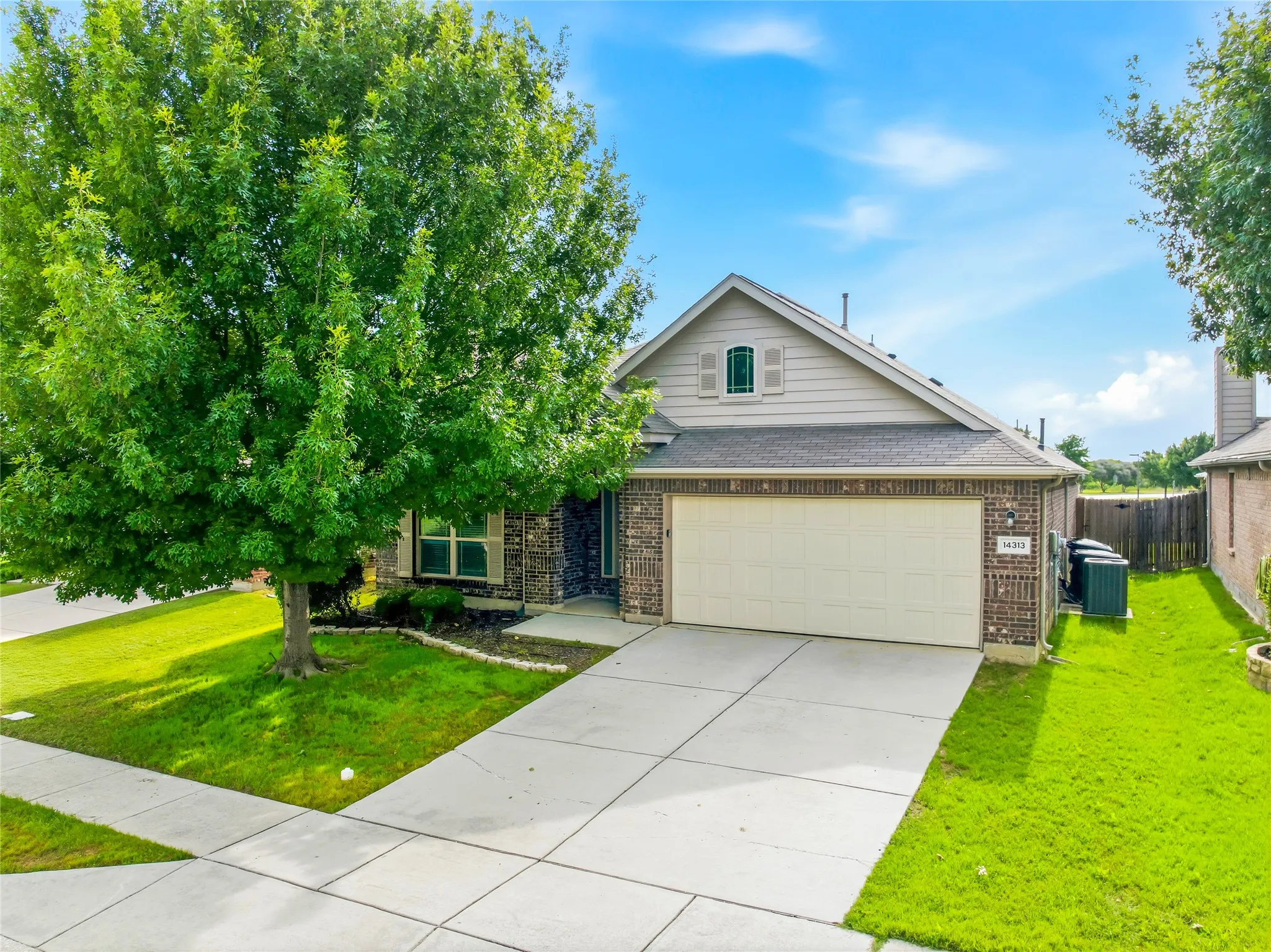 Single Family Residence For Sale in Tarrant County , 14313 Mariposa Lily Lane, Fort Worth, Texas 76052, 3 Bedroom, 2 Bathroom, 2 Garage spaces, 1,800 Sqft, built in 2012, mls#21281981, Real Estate Agent in Fort Worth, Homes For Sale in Tarrant county, Homes For Sale in Fort Worth, Realtor in Fort Worth Texas, Real Estate Brokerage Independent Realty Texas, Luminita Cordes Realtor