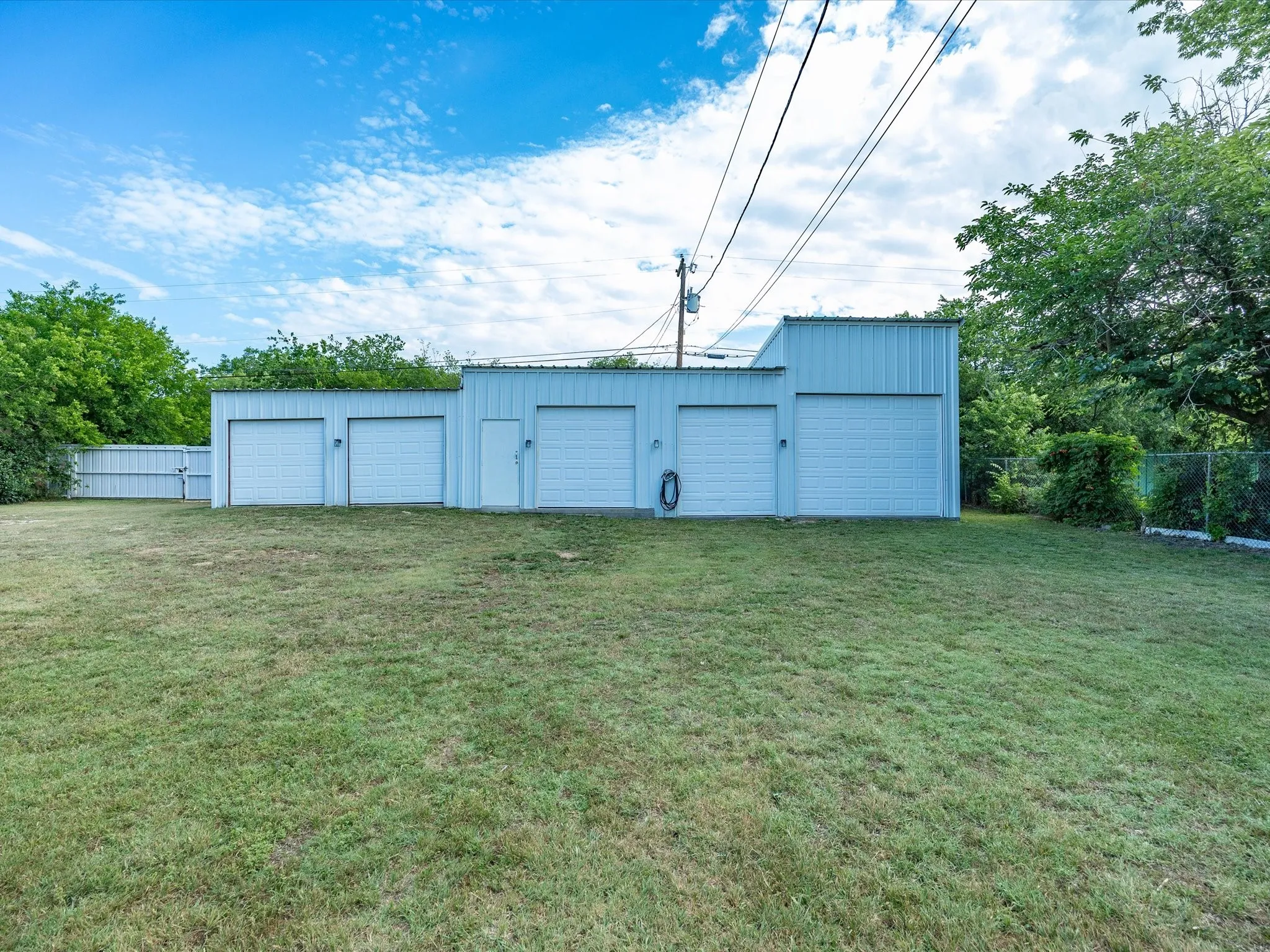 Single Family Residence For Sale in Young County , 907 4th St, Graham, Texas 76450, 3 Bedroom, 3 Bathroom, 5 Garage spaces, 2,936 Sqft, built in 1940, mls#21280737, Real Estate Agent in Graham, Homes For Sale in Young county, Homes For Sale in Graham, Realtor in Graham Texas, Real Estate Brokerage Independent Realty Texas, Luminita Cordes Realtor
