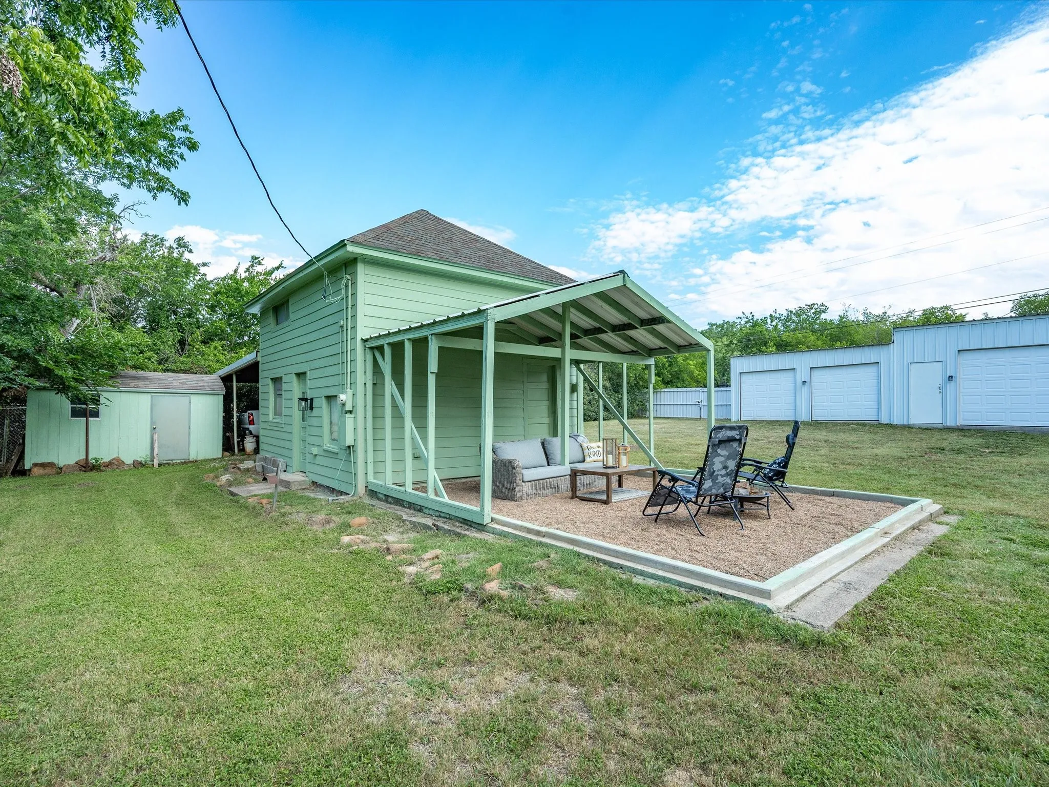 Single Family Residence For Sale in Young County , 907 4th St, Graham, Texas 76450, 3 Bedroom, 3 Bathroom, 5 Garage spaces, 2,936 Sqft, built in 1940, mls#21280737, Real Estate Agent in Graham, Homes For Sale in Young county, Homes For Sale in Graham, Realtor in Graham Texas, Real Estate Brokerage Independent Realty Texas, Luminita Cordes Realtor