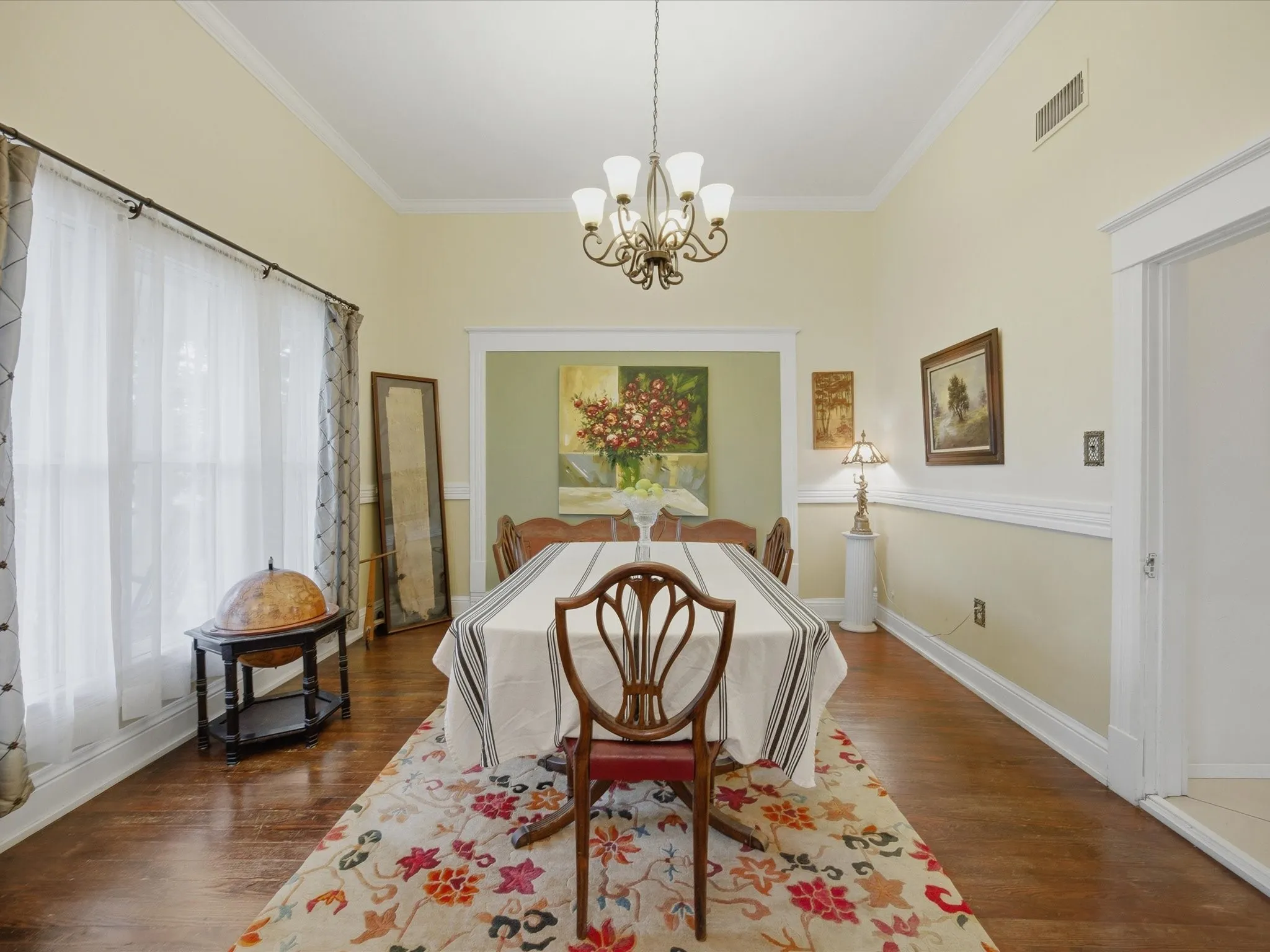 Single Family Residence For Sale in Young County , 907 4th St, Graham, Texas 76450, 3 Bedroom, 3 Bathroom, 5 Garage spaces, 2,936 Sqft, built in 1940, mls#21280737, Real Estate Agent in Graham, Homes For Sale in Young county, Homes For Sale in Graham, Realtor in Graham Texas, Real Estate Brokerage Independent Realty Texas, Luminita Cordes Realtor