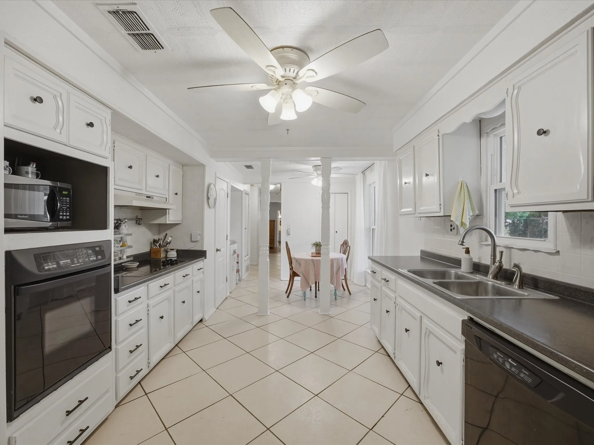 Single Family Residence For Sale in Young County , 907 4th St, Graham, Texas 76450, 3 Bedroom, 3 Bathroom, 5 Garage spaces, 2,936 Sqft, built in 1940, mls#21280737, Real Estate Agent in Graham, Homes For Sale in Young county, Homes For Sale in Graham, Realtor in Graham Texas, Real Estate Brokerage Independent Realty Texas, Luminita Cordes Realtor