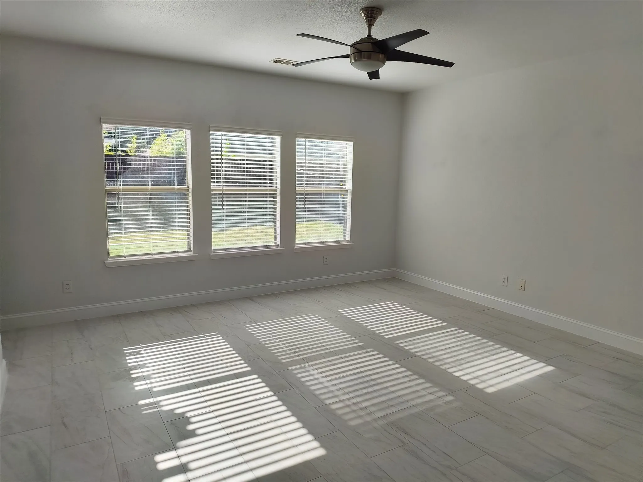 Single Family Residence For Rent in Collin County , 406 Stanley Falls Drive, Anna, Texas 75409, 3 Bedroom, 4 Bathroom, 2 Garage spaces, 2,176 Sqft, built in 2004, mls#21283510, Real Estate Agent in Anna, Homes For Rent in Collin county, Homes For Rent in Anna, Realtor in Anna Texas, Real Estate Brokerage Independent Realty Texas, Luminita Cordes Realtor