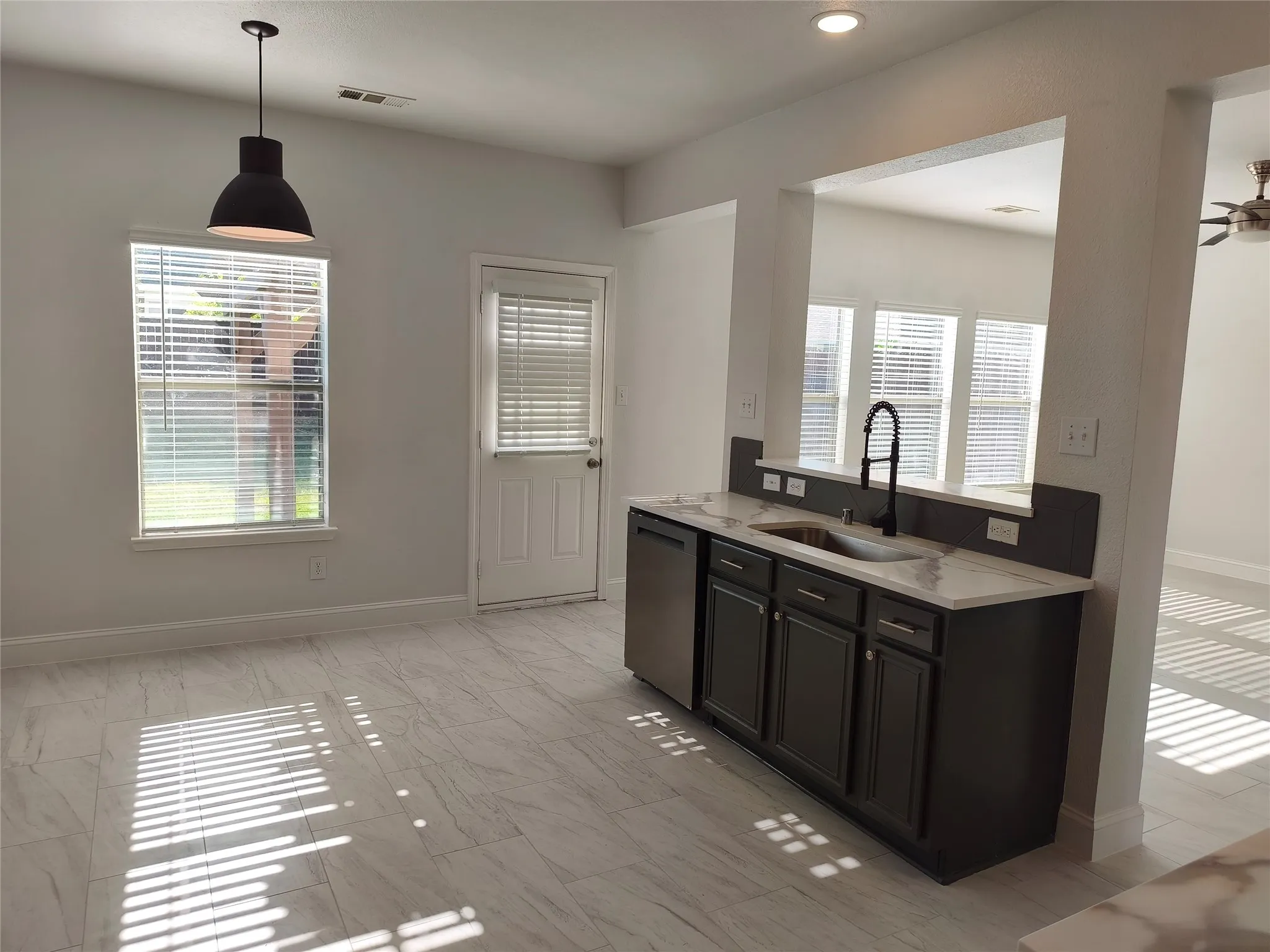 Single Family Residence For Rent in Collin County , 406 Stanley Falls Drive, Anna, Texas 75409, 3 Bedroom, 4 Bathroom, 2 Garage spaces, 2,176 Sqft, built in 2004, mls#21283510, Real Estate Agent in Anna, Homes For Rent in Collin county, Homes For Rent in Anna, Realtor in Anna Texas, Real Estate Brokerage Independent Realty Texas, Luminita Cordes Realtor