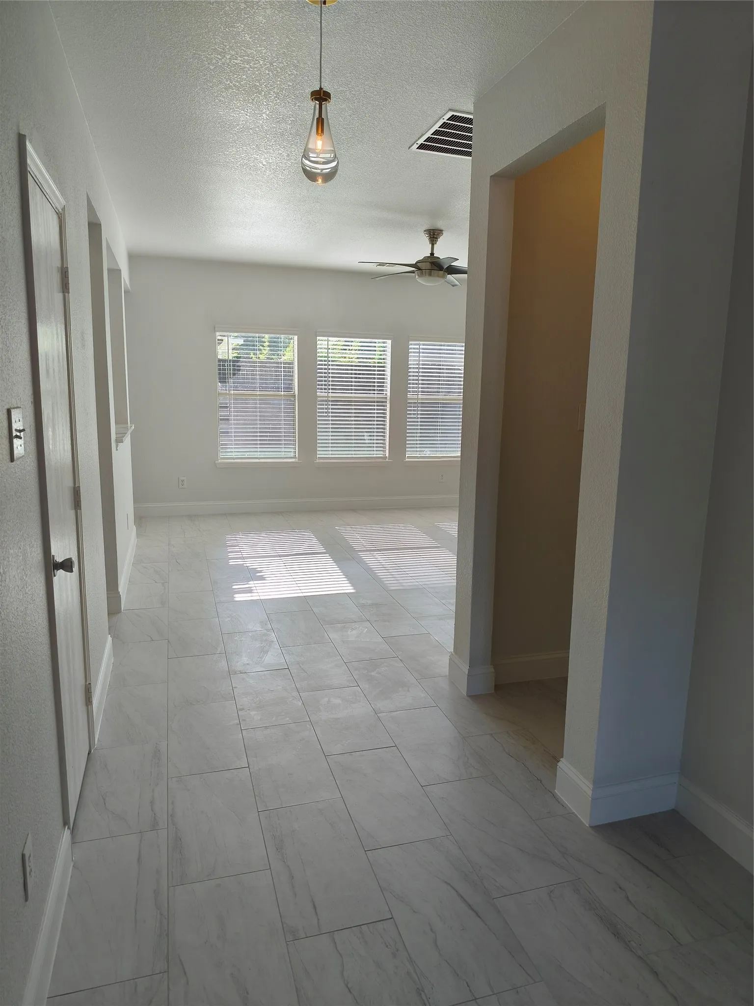 Single Family Residence For Rent in Collin County , 406 Stanley Falls Drive, Anna, Texas 75409, 3 Bedroom, 4 Bathroom, 2 Garage spaces, 2,176 Sqft, built in 2004, mls#21283510, Real Estate Agent in Anna, Homes For Rent in Collin county, Homes For Rent in Anna, Realtor in Anna Texas, Real Estate Brokerage Independent Realty Texas, Luminita Cordes Realtor