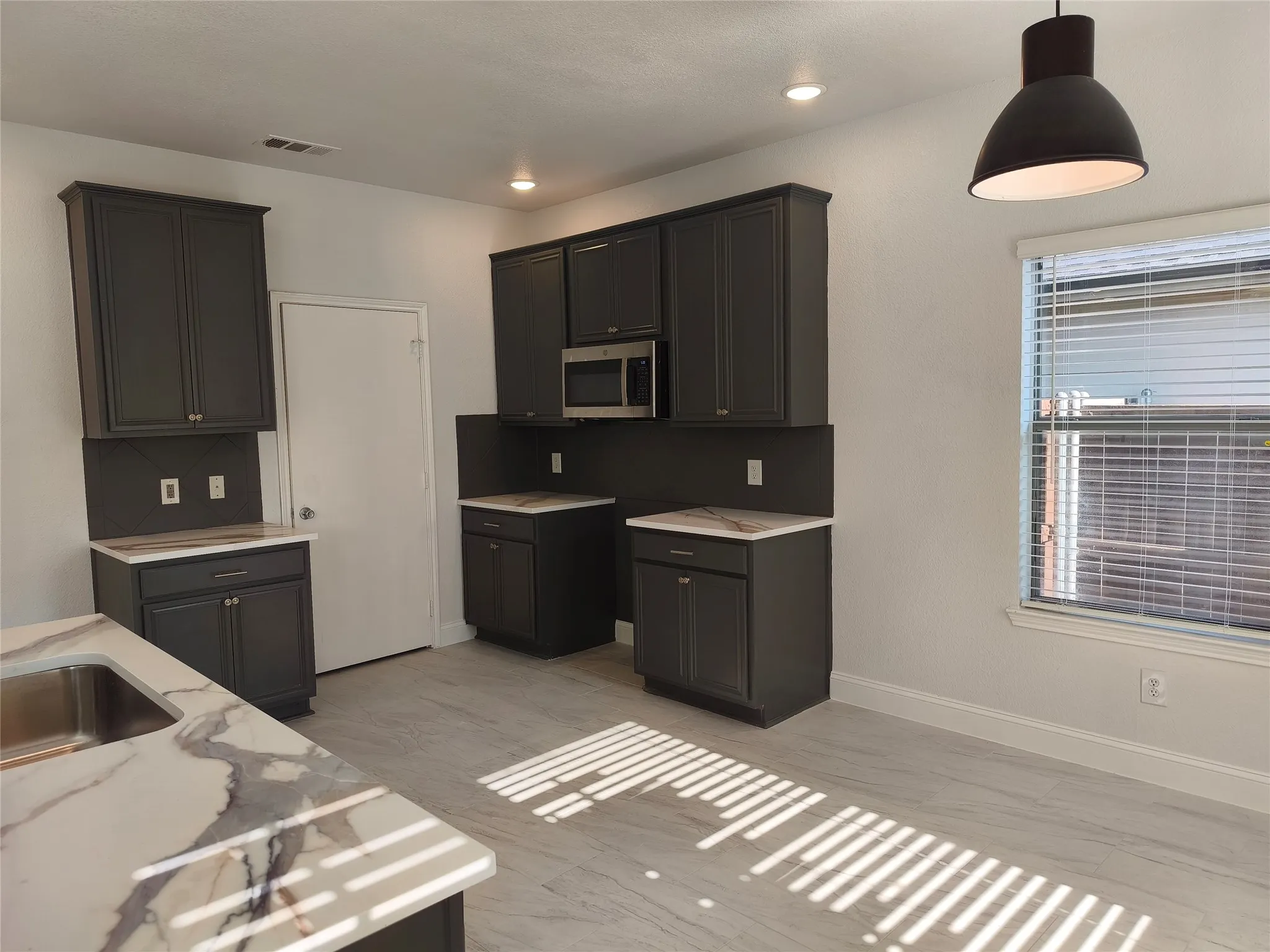 Single Family Residence For Rent in Collin County , 406 Stanley Falls Drive, Anna, Texas 75409, 3 Bedroom, 4 Bathroom, 2 Garage spaces, 2,176 Sqft, built in 2004, mls#21283510, Real Estate Agent in Anna, Homes For Rent in Collin county, Homes For Rent in Anna, Realtor in Anna Texas, Real Estate Brokerage Independent Realty Texas, Luminita Cordes Realtor