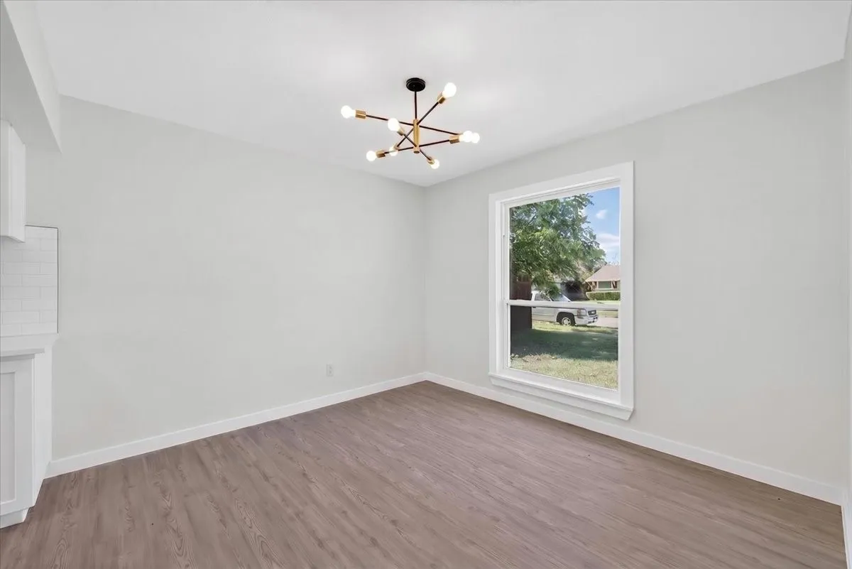 Single Family Residence For Sale in Denton County , 901 Huntington Drive, Lewisville, Texas 75067, 3 Bedroom, 3 Bathroom, 2 Garage spaces, 1,744 Sqft, built in 1975, mls#21283512, Real Estate Agent in Lewisville, Homes For Sale in Denton county, Homes For Sale in Lewisville, Realtor in Lewisville Texas, Real Estate Brokerage Independent Realty Texas, Luminita Cordes Realtor