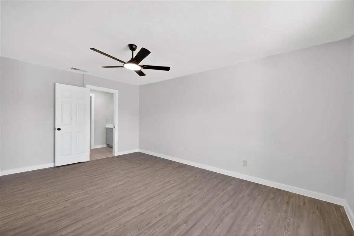 Single Family Residence For Sale in Denton County , 901 Huntington Drive, Lewisville, Texas 75067, 3 Bedroom, 3 Bathroom, 2 Garage spaces, 1,744 Sqft, built in 1975, mls#21283512, Real Estate Agent in Lewisville, Homes For Sale in Denton county, Homes For Sale in Lewisville, Realtor in Lewisville Texas, Real Estate Brokerage Independent Realty Texas, Luminita Cordes Realtor