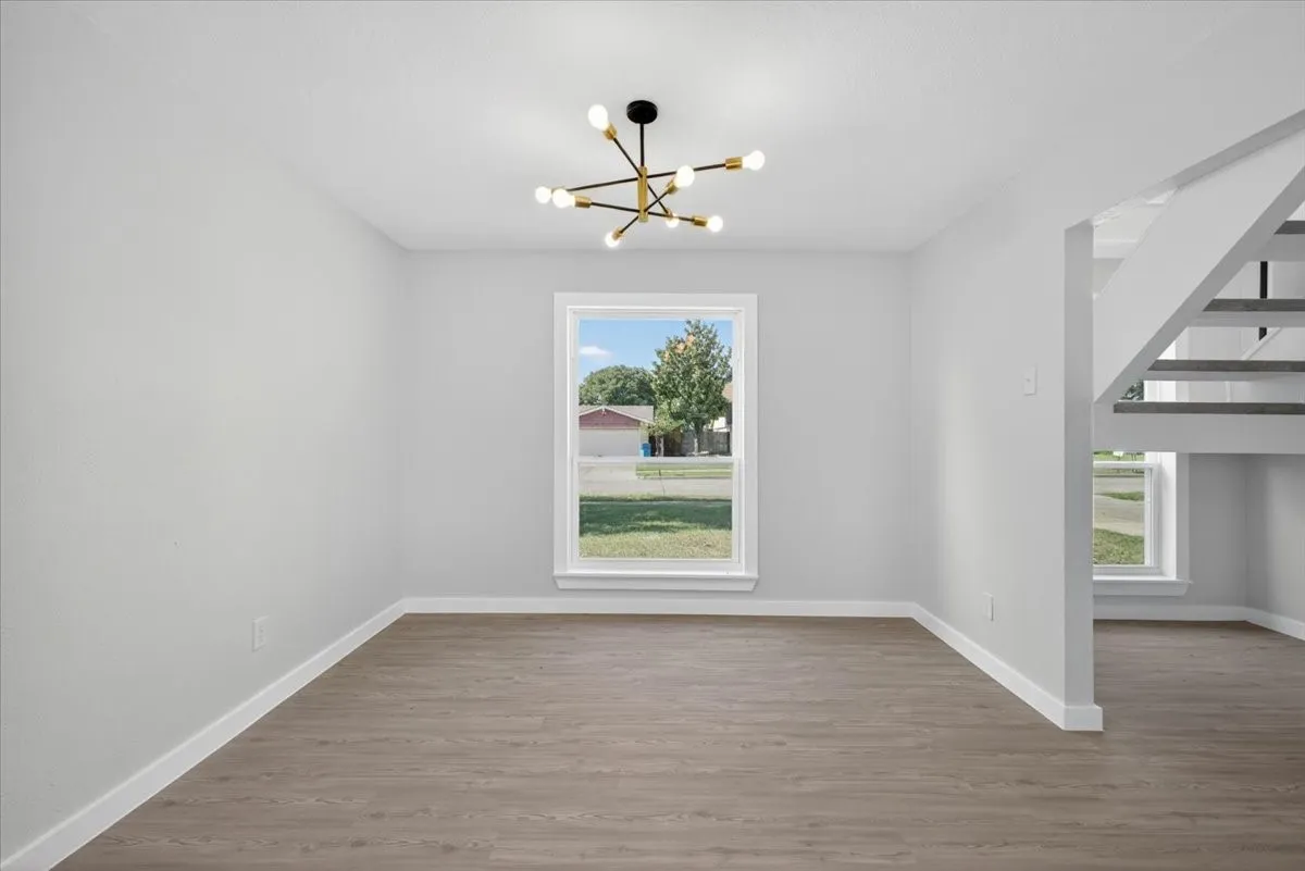 Single Family Residence For Sale in Denton County , 901 Huntington Drive, Lewisville, Texas 75067, 3 Bedroom, 3 Bathroom, 2 Garage spaces, 1,744 Sqft, built in 1975, mls#21283512, Real Estate Agent in Lewisville, Homes For Sale in Denton county, Homes For Sale in Lewisville, Realtor in Lewisville Texas, Real Estate Brokerage Independent Realty Texas, Luminita Cordes Realtor