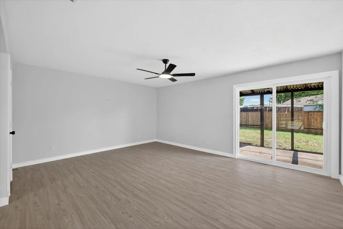 Single Family Residence For Sale in Denton County , 901 Huntington Drive, Lewisville, Texas 75067, 3 Bedroom, 3 Bathroom, 2 Garage spaces, 1,744 Sqft, built in 1975, mls#21283512, Real Estate Agent in Lewisville, Homes For Sale in Denton county, Homes For Sale in Lewisville, Realtor in Lewisville Texas, Real Estate Brokerage Independent Realty Texas, Luminita Cordes Realtor