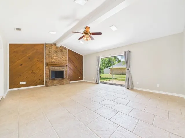 Single Family Residence For Sale in Henderson County , 1406 Loma Linda Drive, Athens, Texas 75752, 3 Bedroom, 2 Bathroom, 2 Garage spaces, 1,742 Sqft, built in 1979, mls#21283535, Real Estate Agent in Athens, Homes For Sale in Henderson county, Homes For Sale in Athens, Realtor in Athens Texas, Real Estate Brokerage Independent Realty Texas, Luminita Cordes Realtor